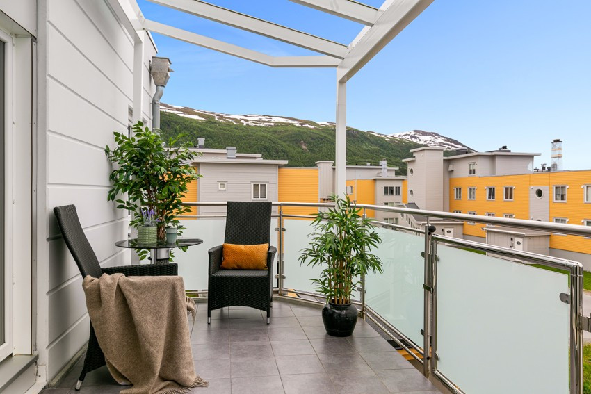 Fra verandaen får du godt med sol