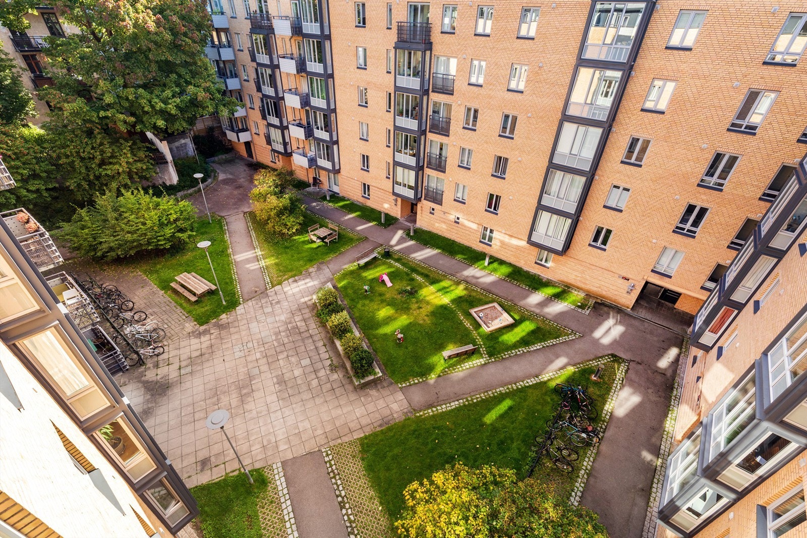 Sameiets bakgård Galleribilde