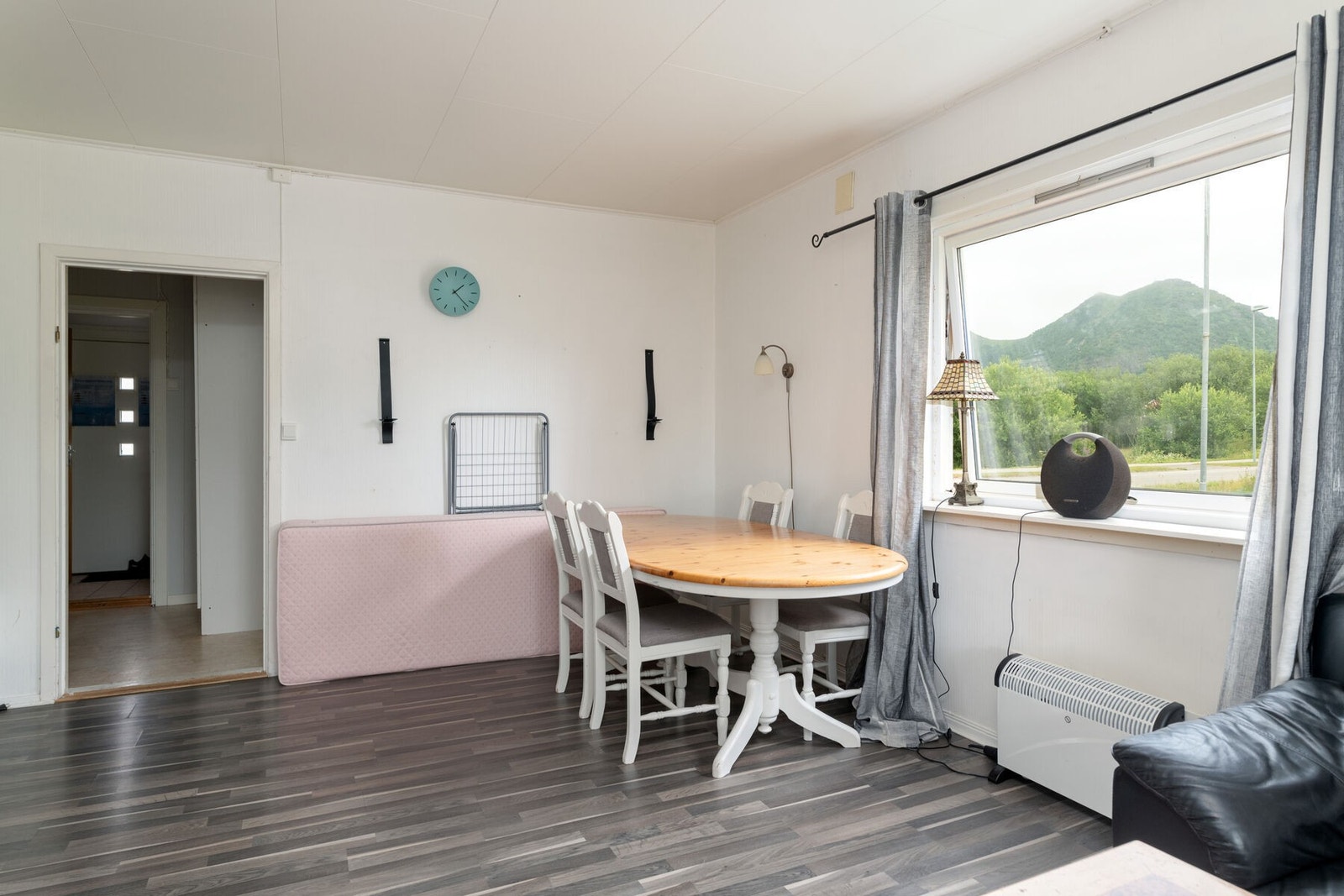 Plass for spisebord i stuen Galleribilde