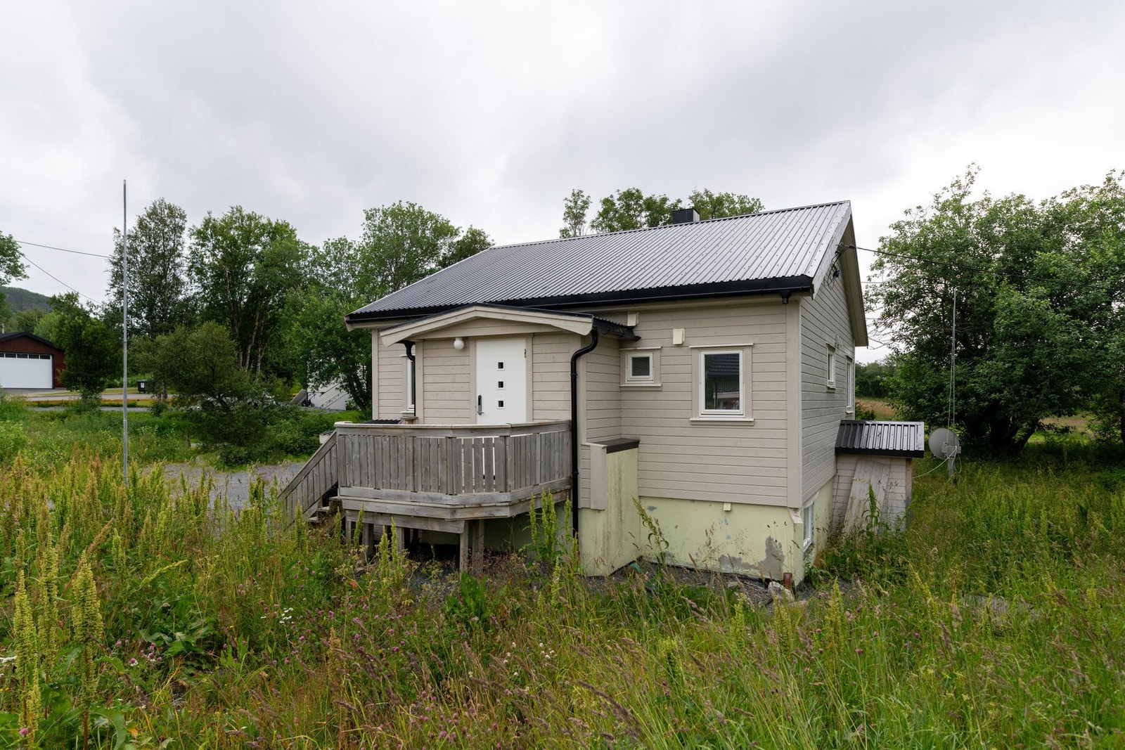 Boligen var oppført i ca. 1955, utbygget ca. 1978 og ble betydelig påkostet mellom 2011 og 2015 Galleribilde