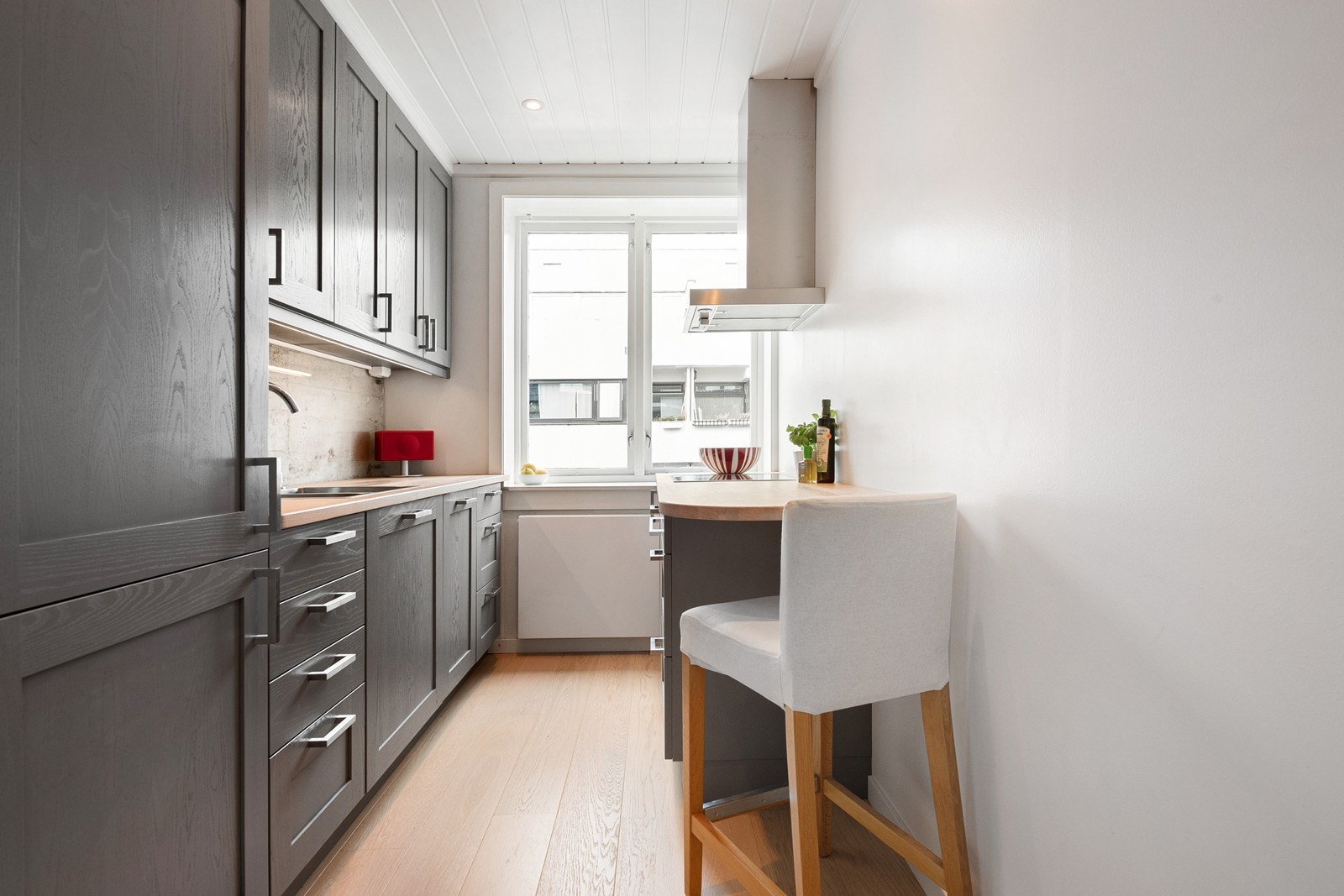 Flott kjøkken fra 2018. Dette kan også benyttes som soverom 2 dersom man ønsker å flytte kjøkkenet ut i stuen (se alternativ planløsning) Galleribilde