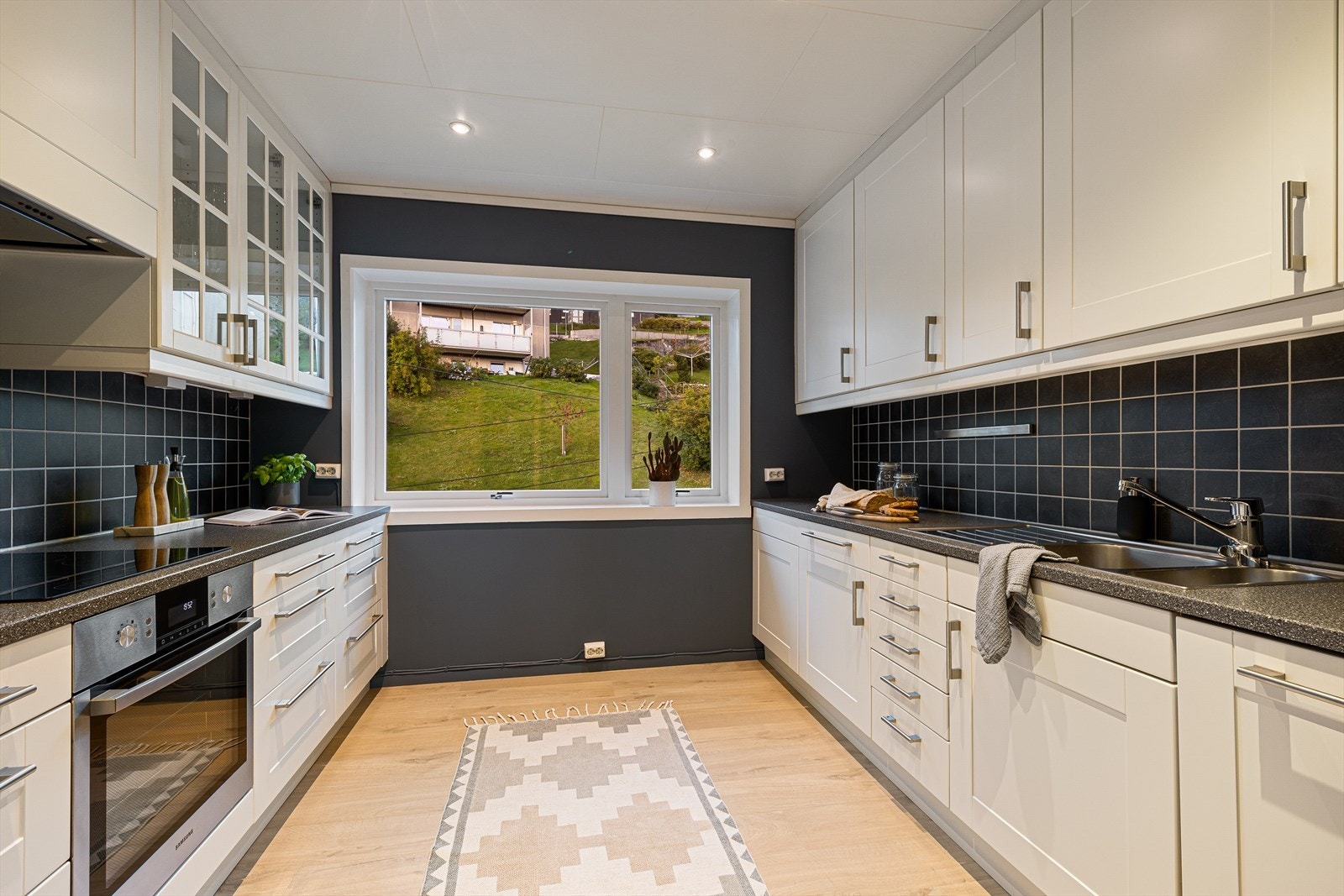 Romslig og praktisk kjøkken! Galleribilde