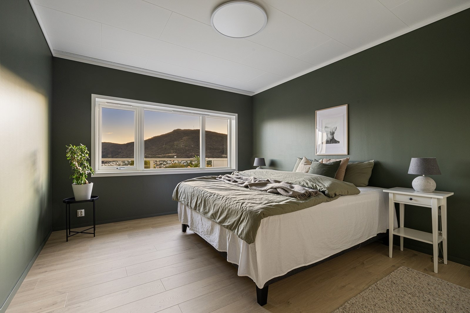 Stort og luftig hovedsoverom! Galleribilde