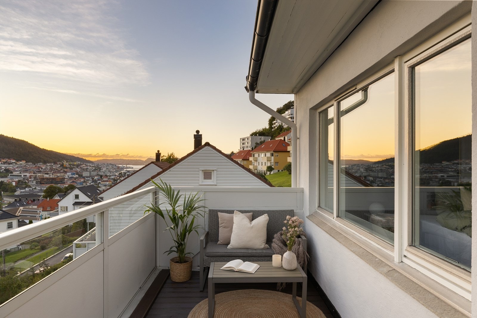 Med topp- og hjørneleilighet ligger man fremst i rekken mot utsikten - tenk å nyte solnedgangen her! Galleribilde