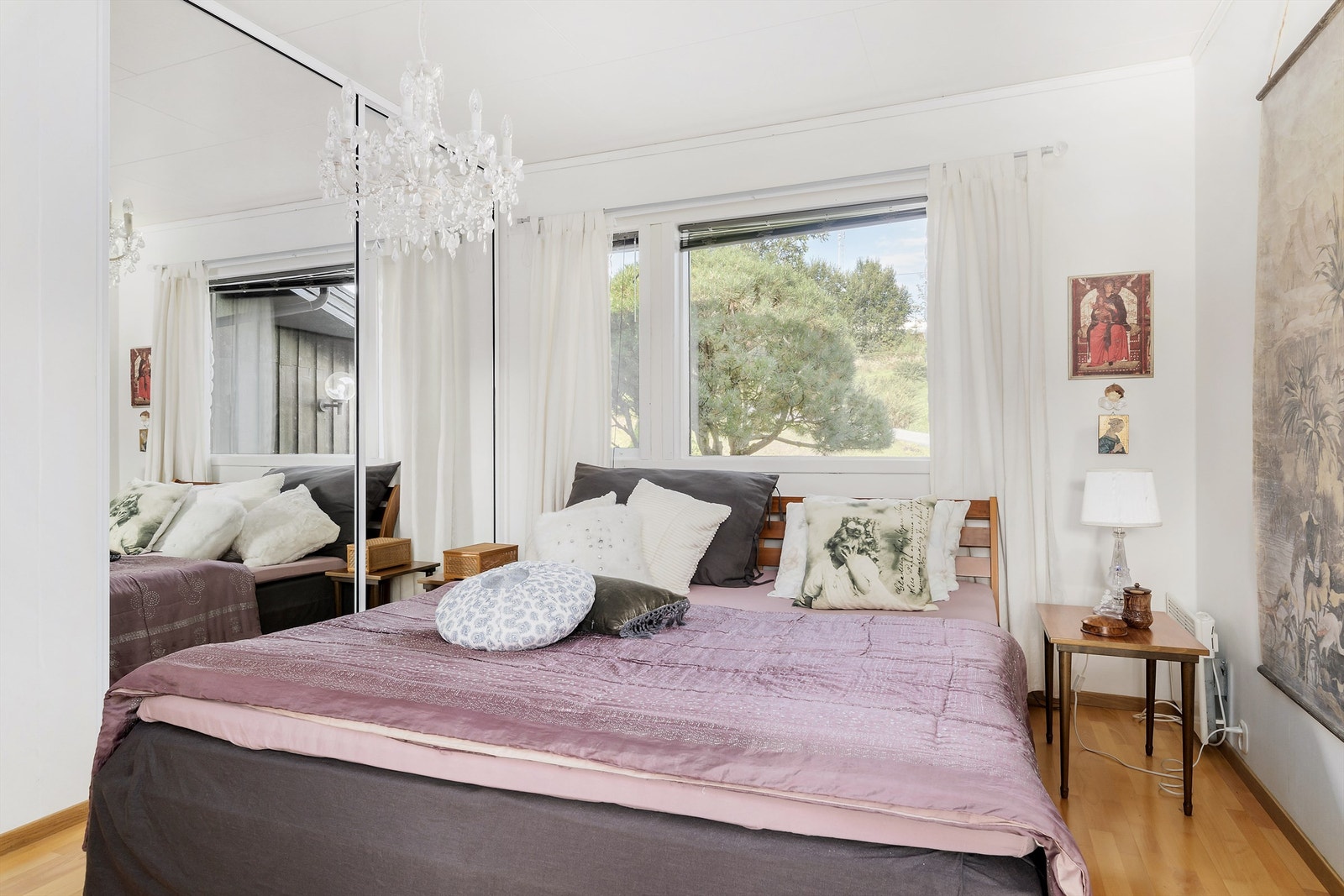Hovedsoverom med speilgarderobe Galleribilde