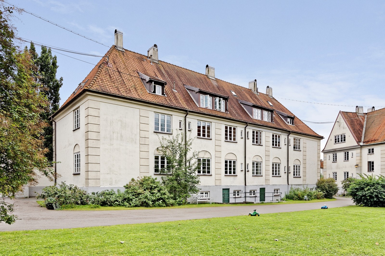 En ettertraktet beliggenhet - midt på Lindern Galleribilde