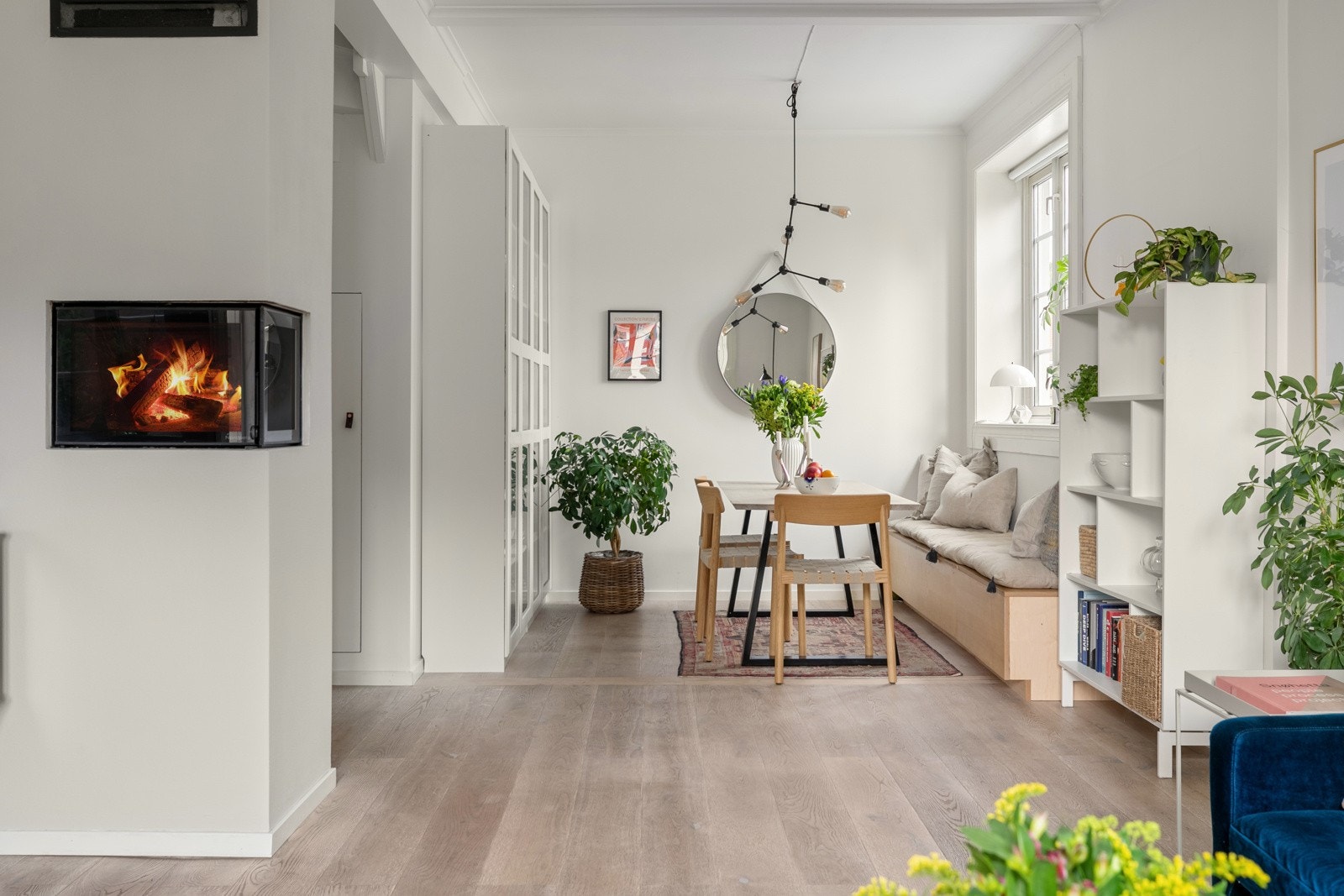 Stor stue / spisestue. Ny peis som gir god varme Galleribilde