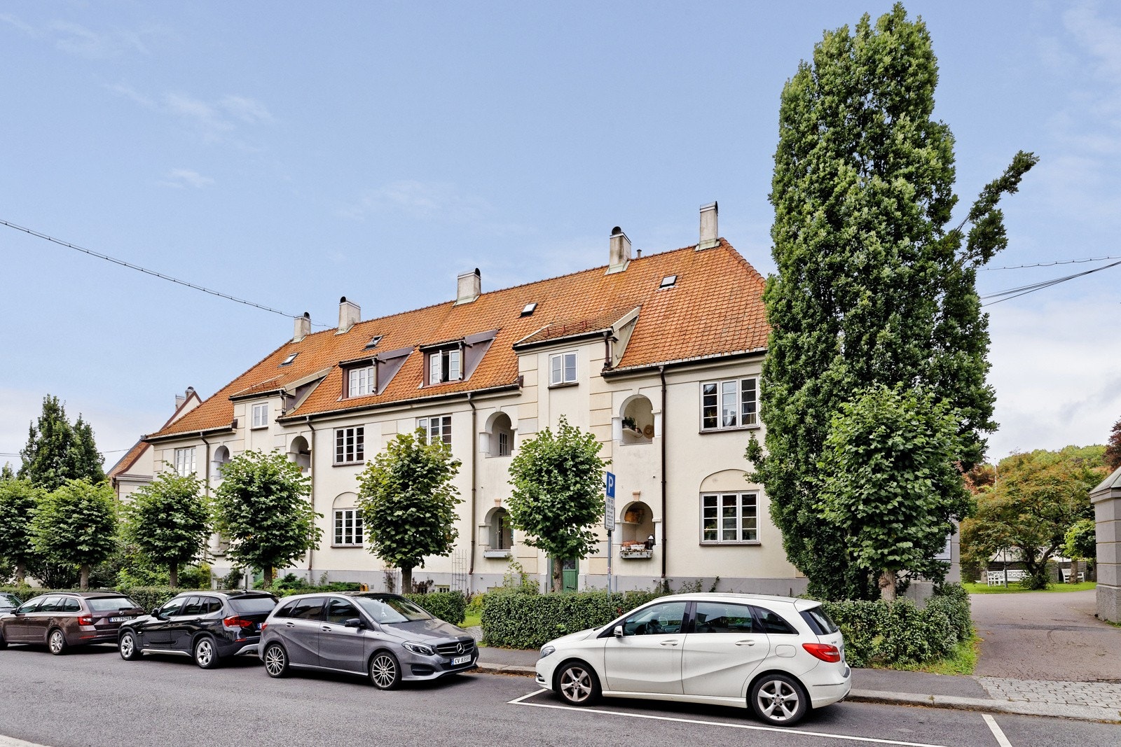 Velkommen til visning. Boligen vender mot rolige Linderngata og bakgården Galleribilde
