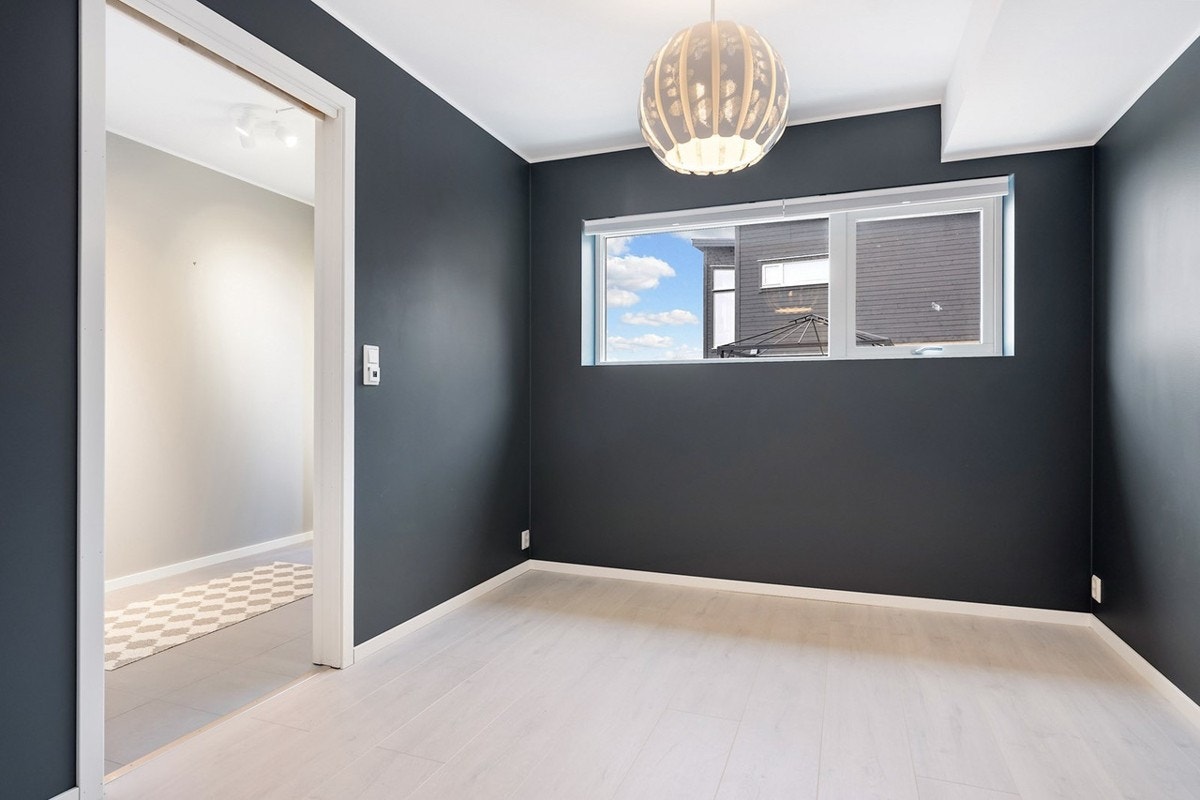 Soverommet er 9,4 kvm. og har god plass til en seng og oppbevaringsmøblement. Galleribilde