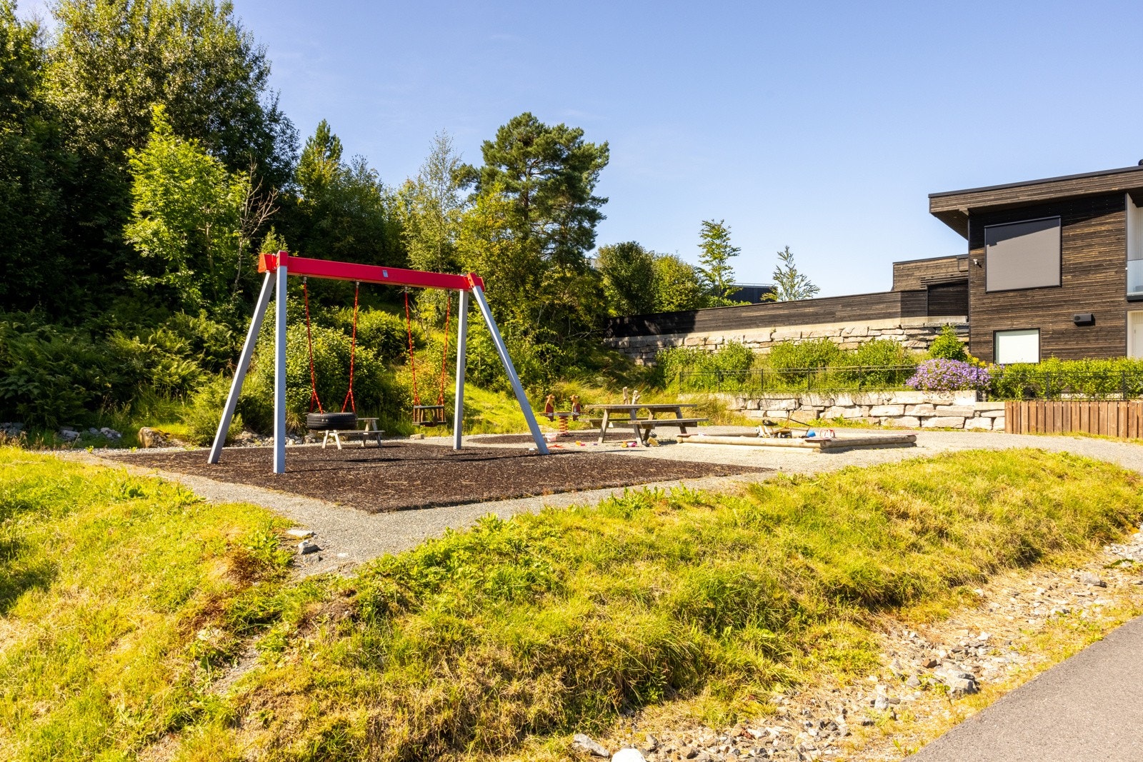 Det er flere lekeplasser i feltet. Galleribilde
