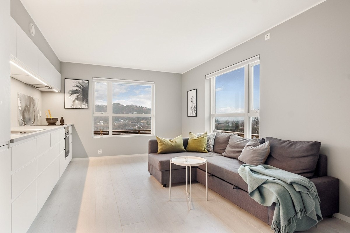 Utleiedelen måles til 47 kvm i p-rom, og består av entré, stue/kjøkken, bad, soverom og omkledningsrom. Galleribilde