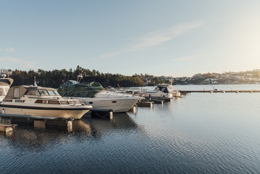 Ved Nordåsvannet finnes marina og flere fine badeplasser, blant annet populære Kyrkjetangen. Galleribilde