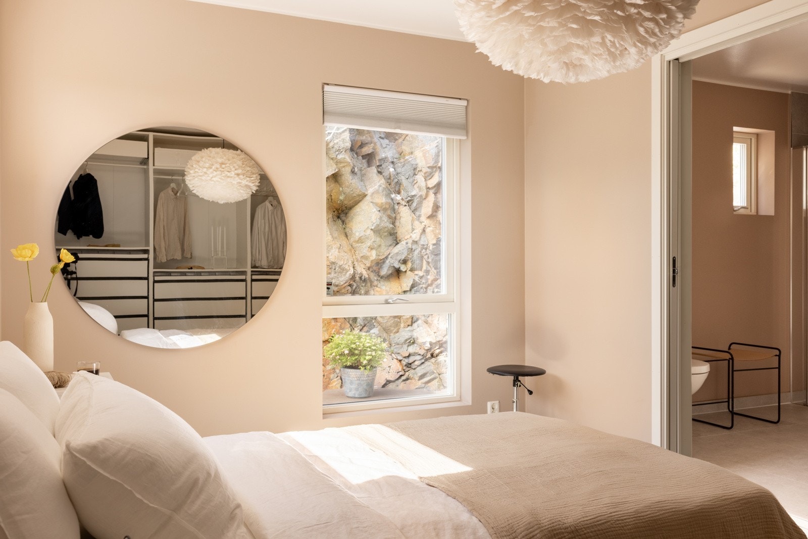 Den gjennomførte fargepaletten gjør seg gjeldende også her. Galleribilde