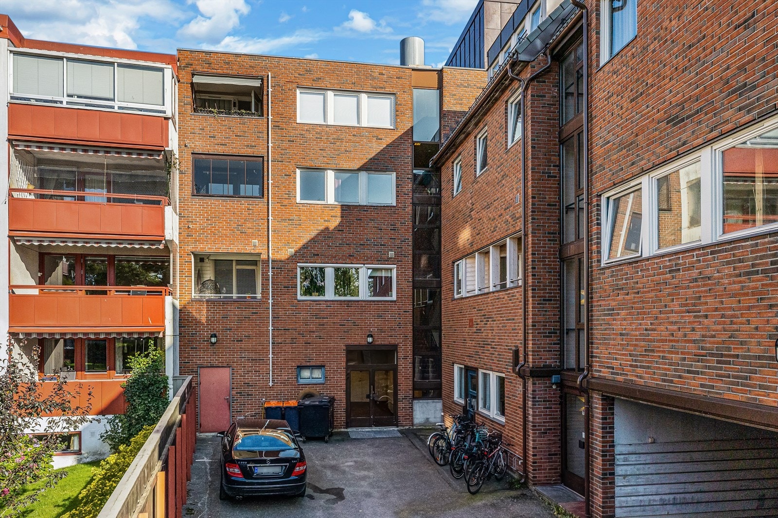 Bakgård Galleribilde