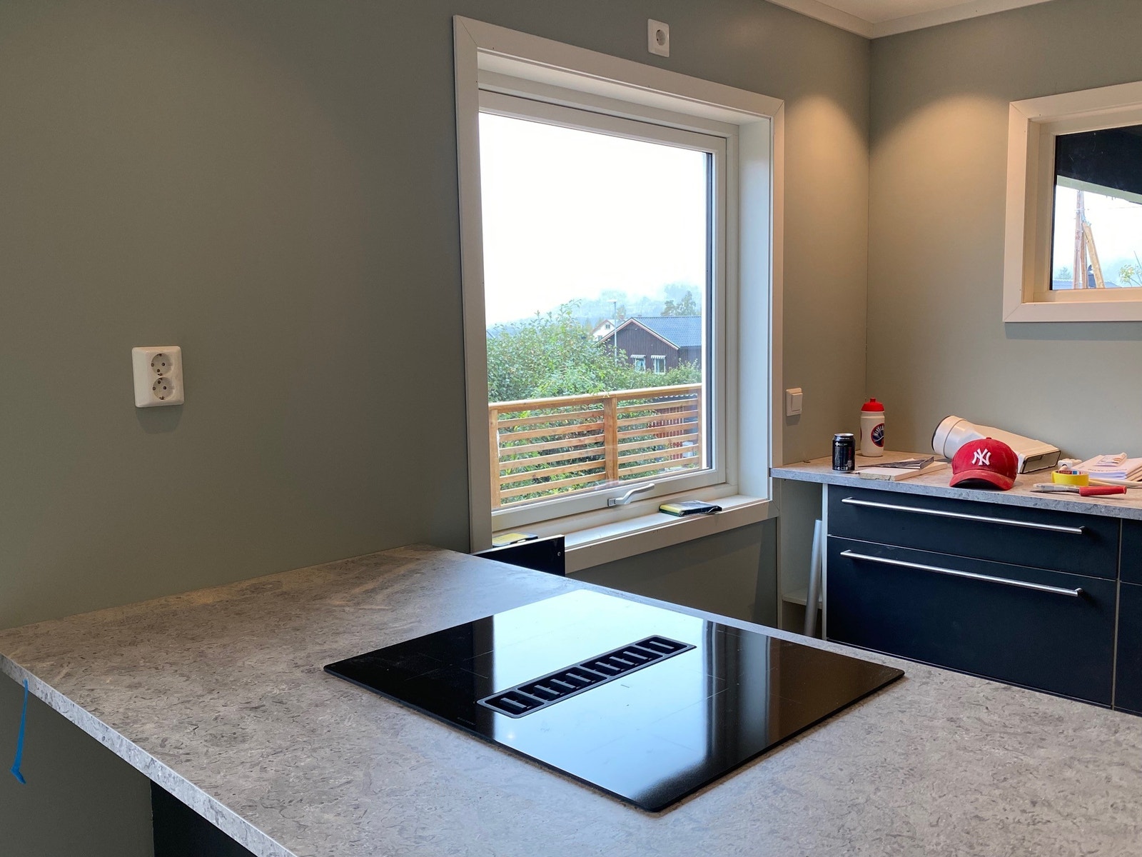 Platetopp med integrert avsug Galleribilde