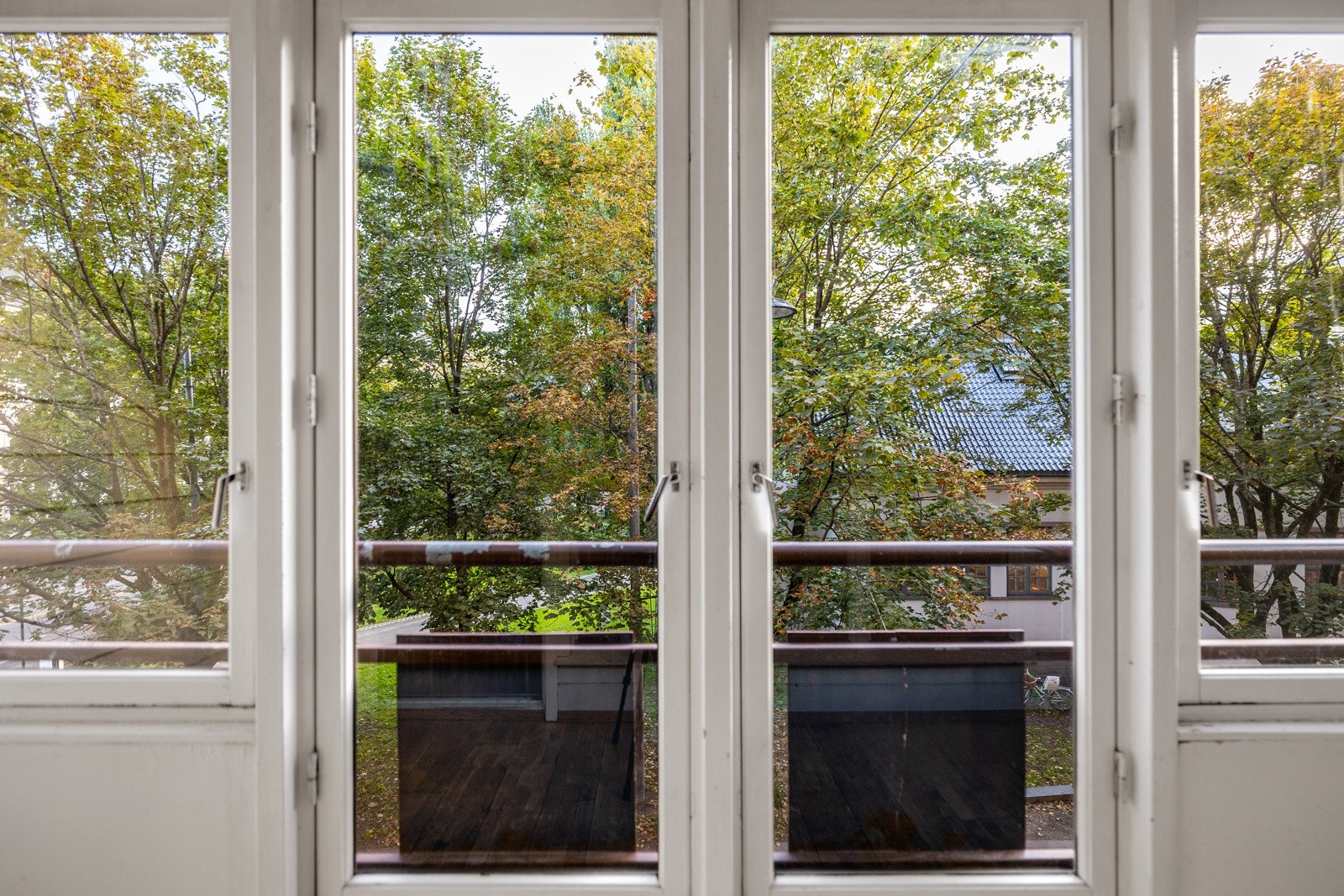 Fritt utsyn mot Schous plass og koselige Deichmanske bibliotek! Galleribilde