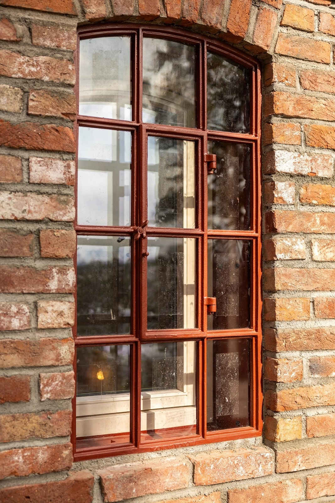 De originale låvevinduene er bevart og gir et unikt uttrykk Galleribilde