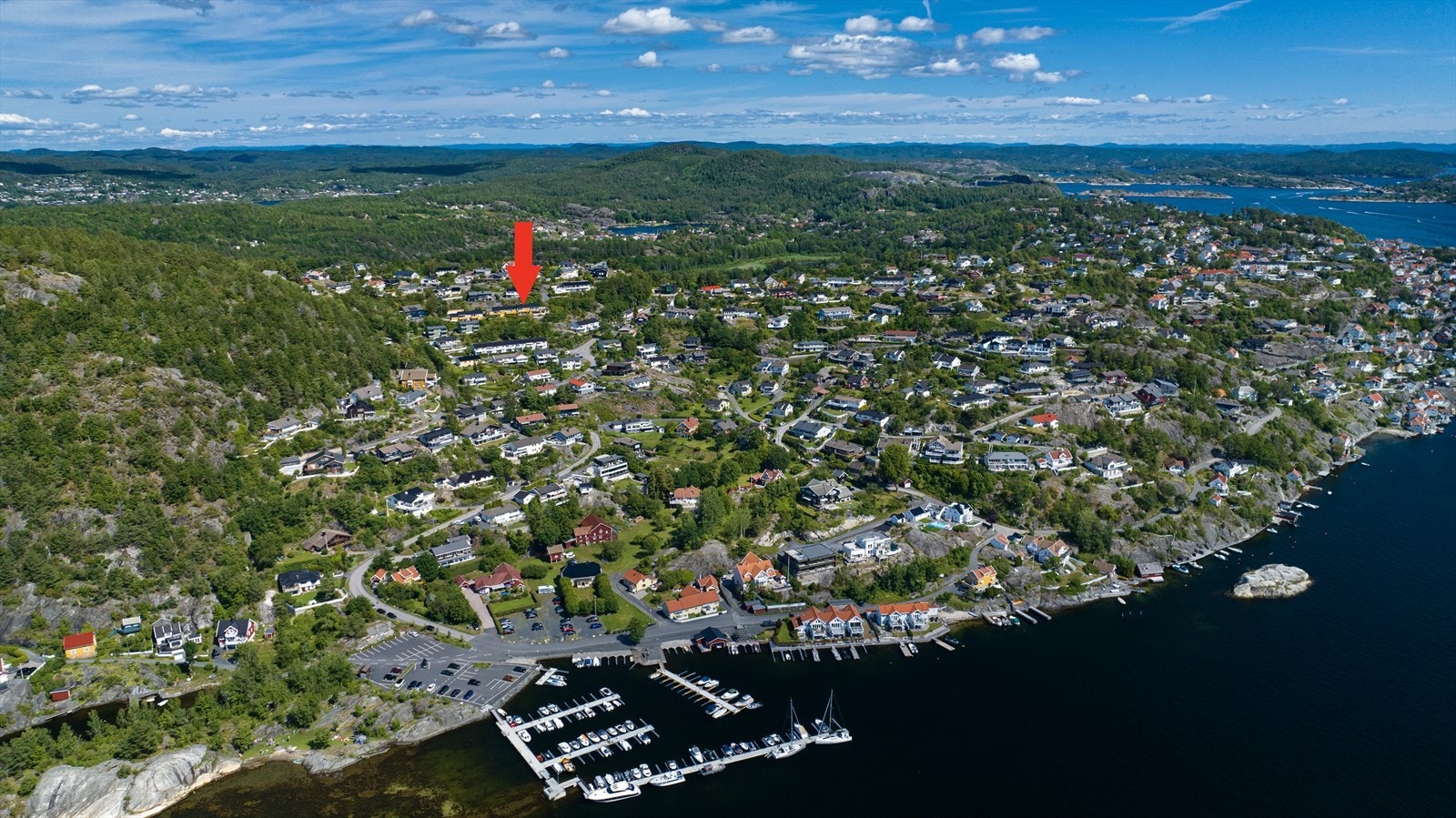 Et av Kragerøs flotte friarealer finner du ved Rørvik; den lille perlen, Nepa ligger bare 5 minutter gange fra leiligheten. Badeplassen har både sandstrand, svaberg og gressplen. Galleribilde