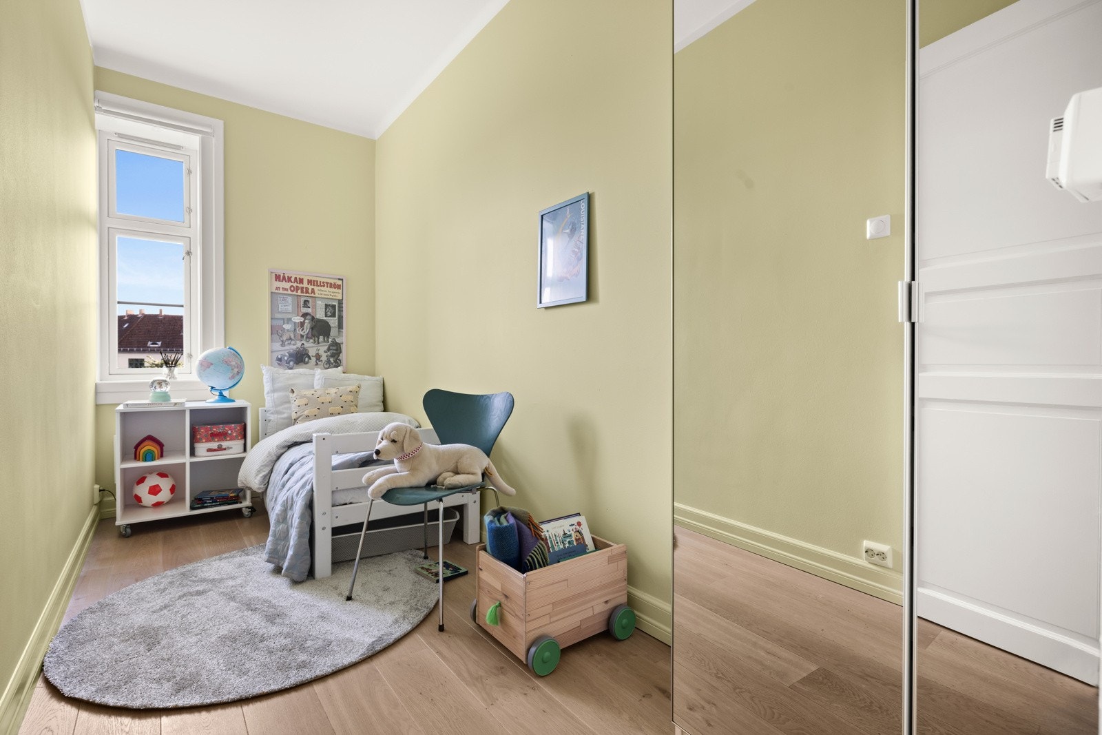 Soverommene har gode løsninger for oppbevaring. Galleribilde