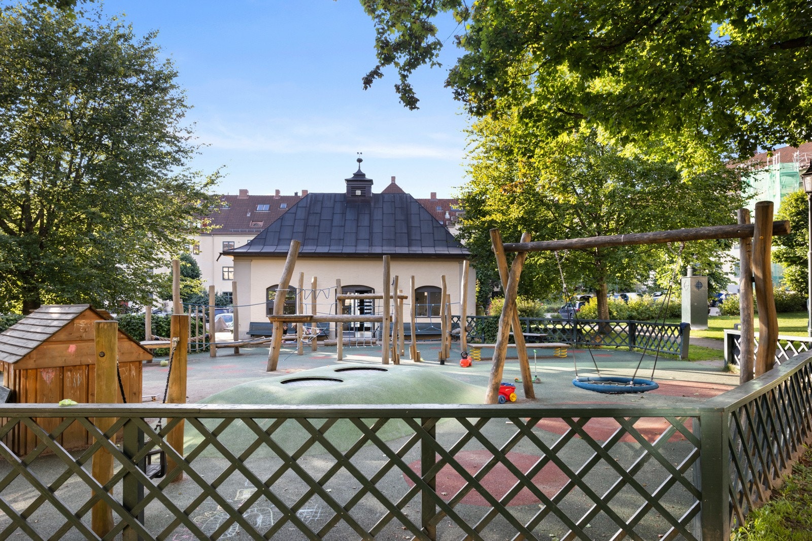 De flotte utearealene er tilrettelagt for beboere i alle aldersgrupper. Galleribilde