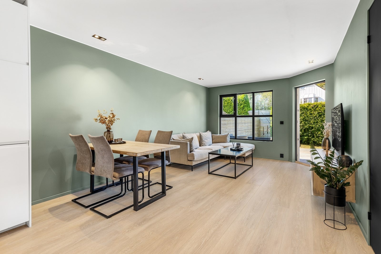 Velkommen til Konglestien 3! Presenteres av Nini Tran v/Eiendomsmegler1. Galleribilde