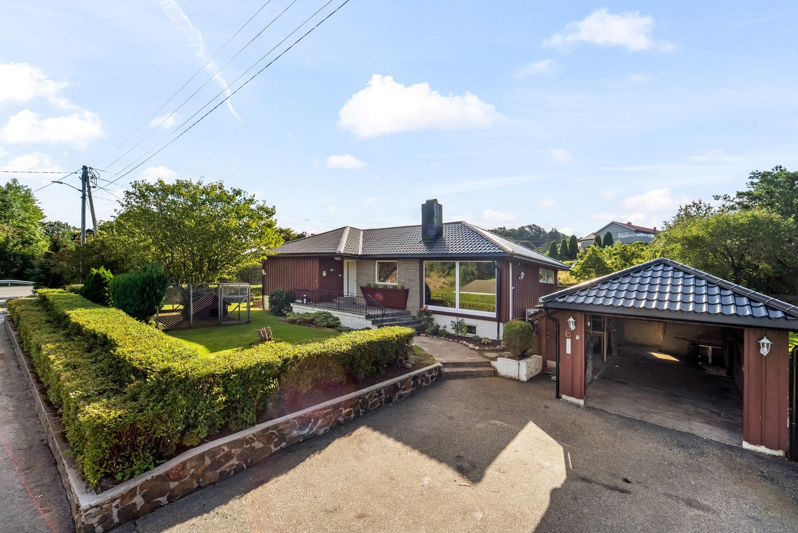 Eiendomsmegler MNEF Anita Cecilie Gabrielsen ønsker velkommen til Furuholtet 6! Galleribilde