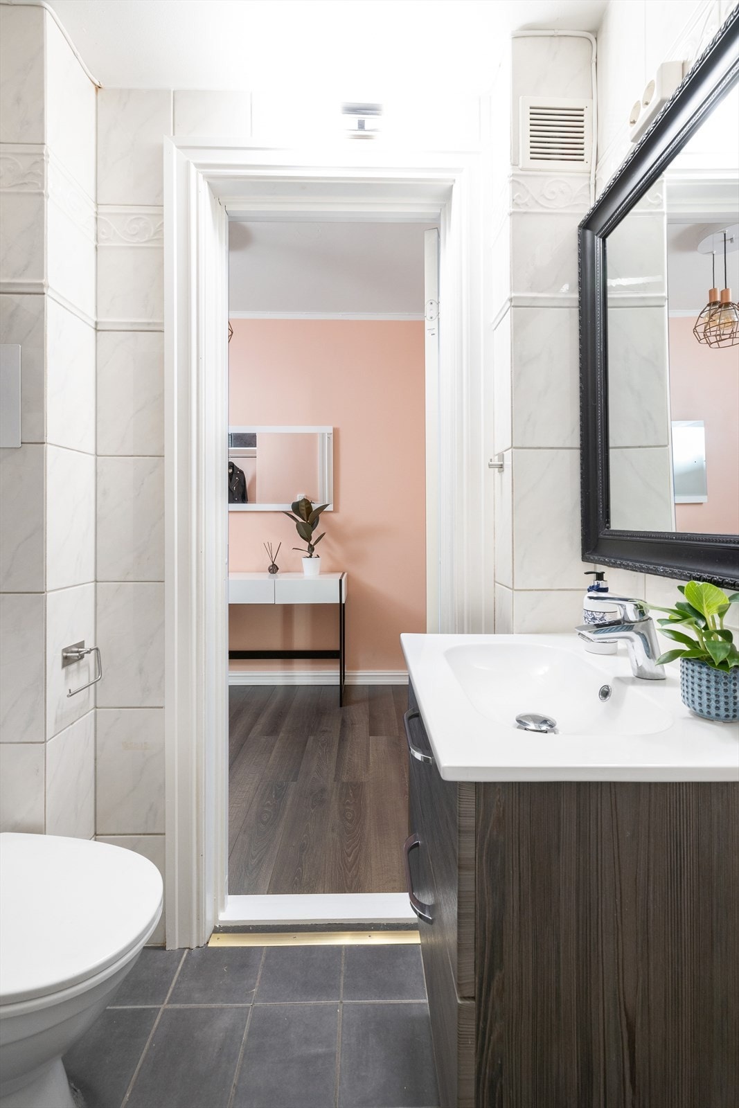 - Badet har direkte adkomst fra entré - Galleribilde