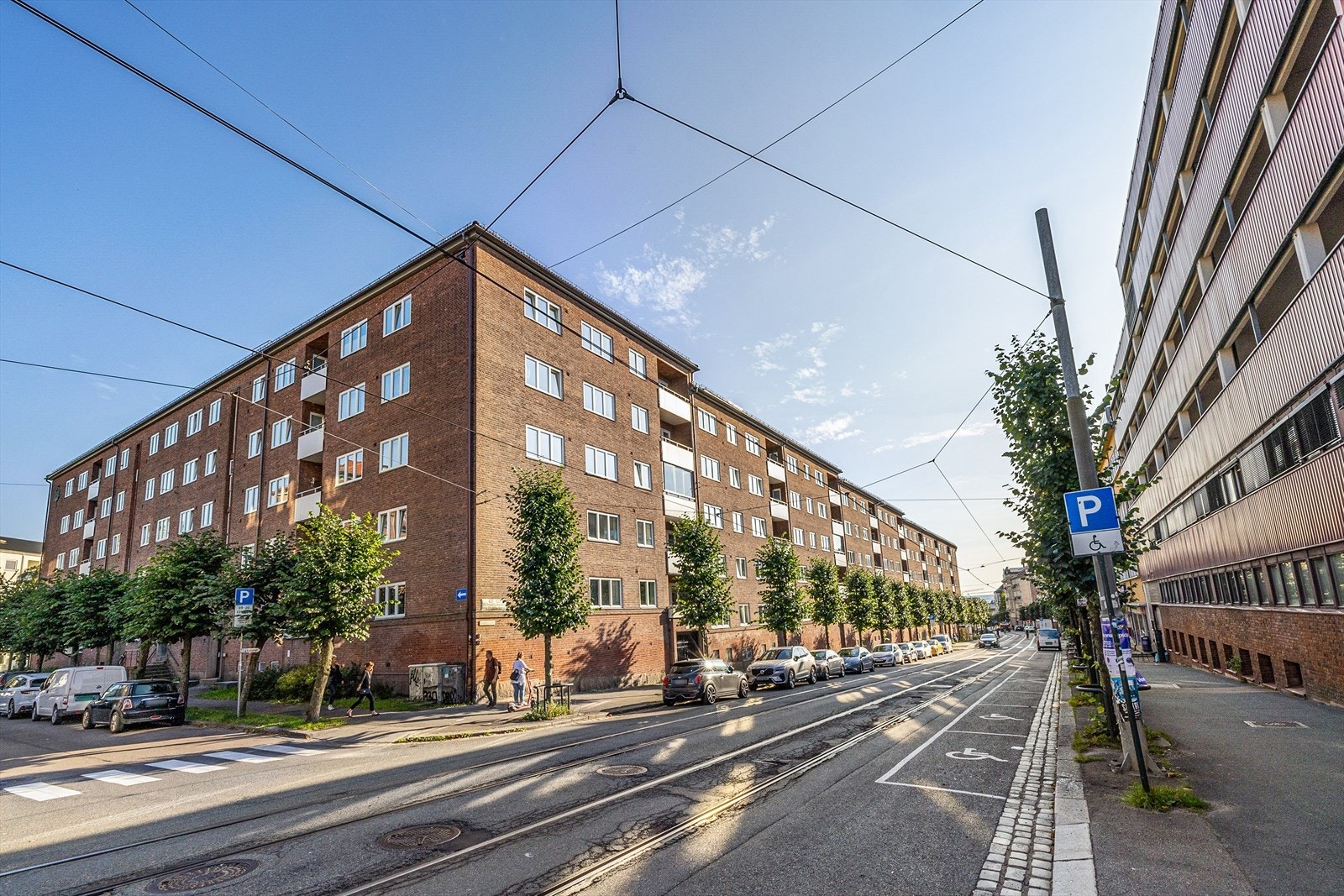 - Fasaden til tøyenhus brl, som er et ryddig og veldrevet borettslag - Galleribilde