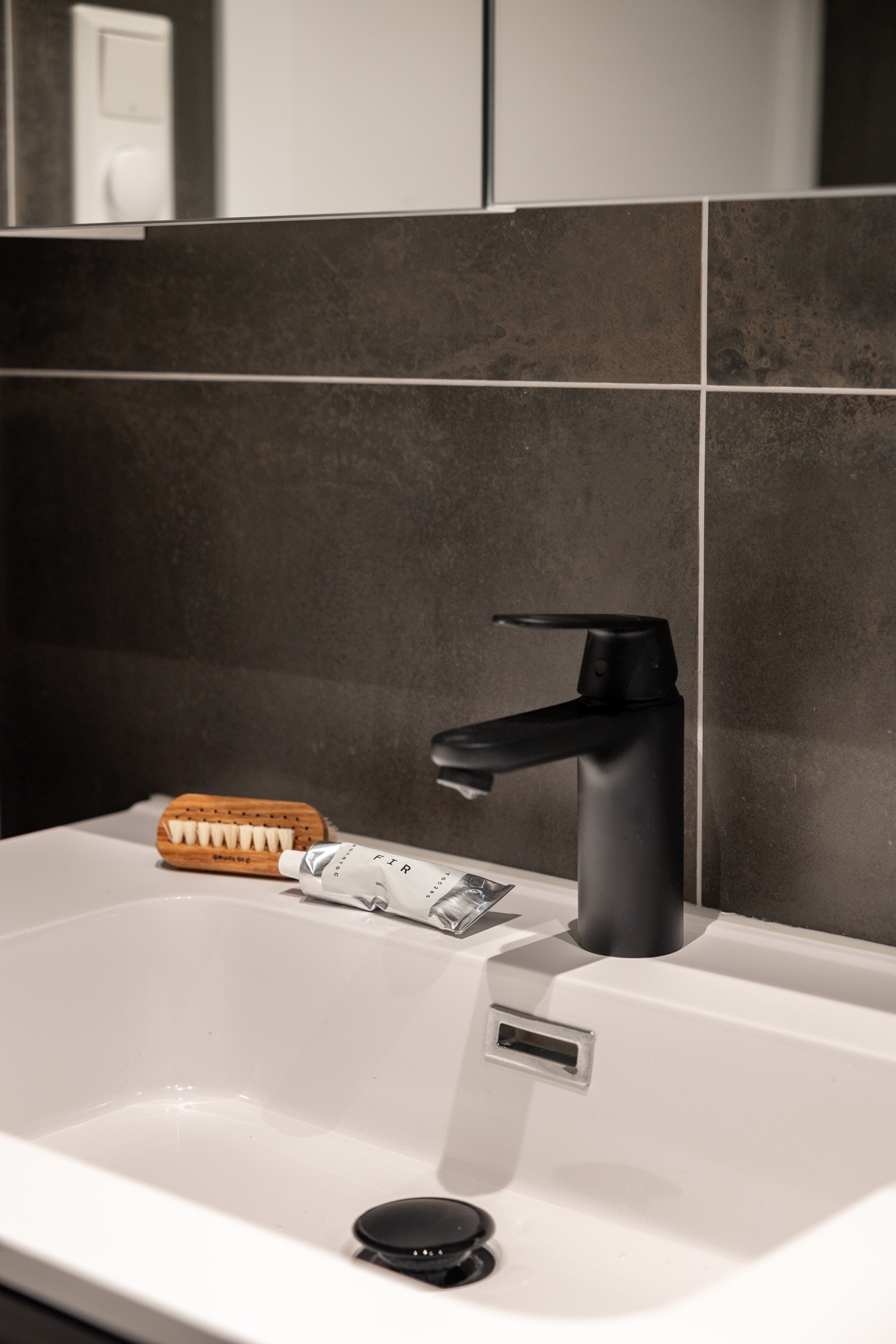 Badet er levert av Megaflis og har mekanisk ventilasjon med bryter ved dør. Galleribilde