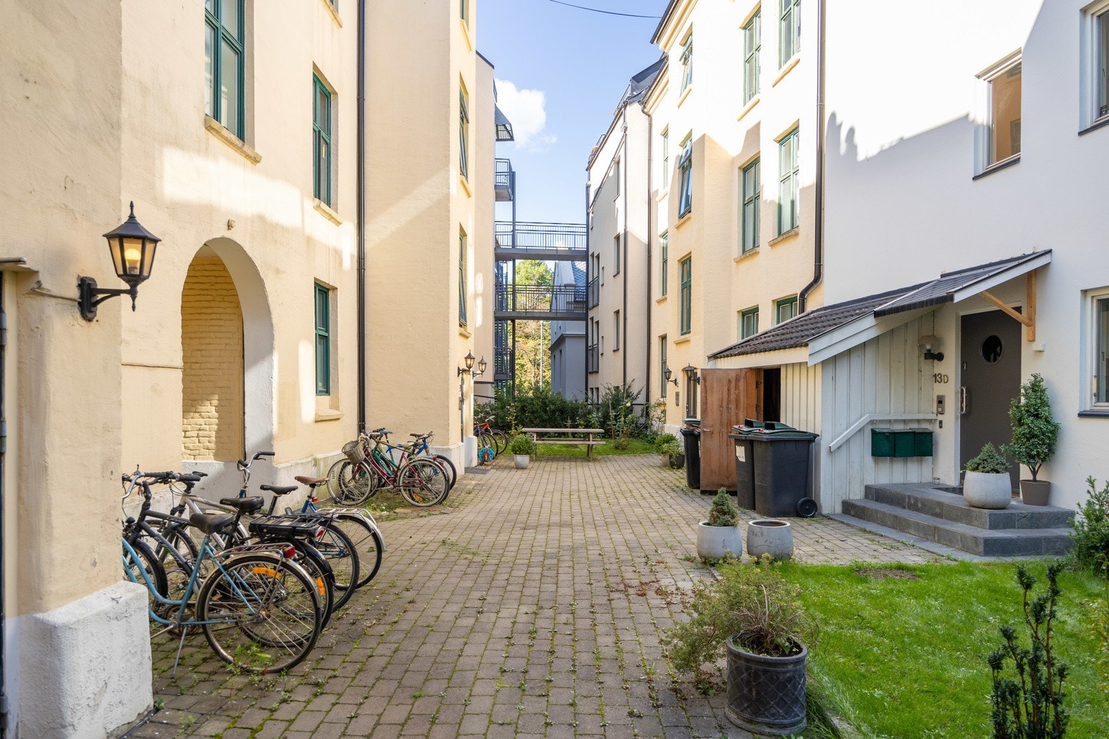 Felles opparbeidet bakgård | Sameiet består av 22 boligseksjoner. Galleribilde