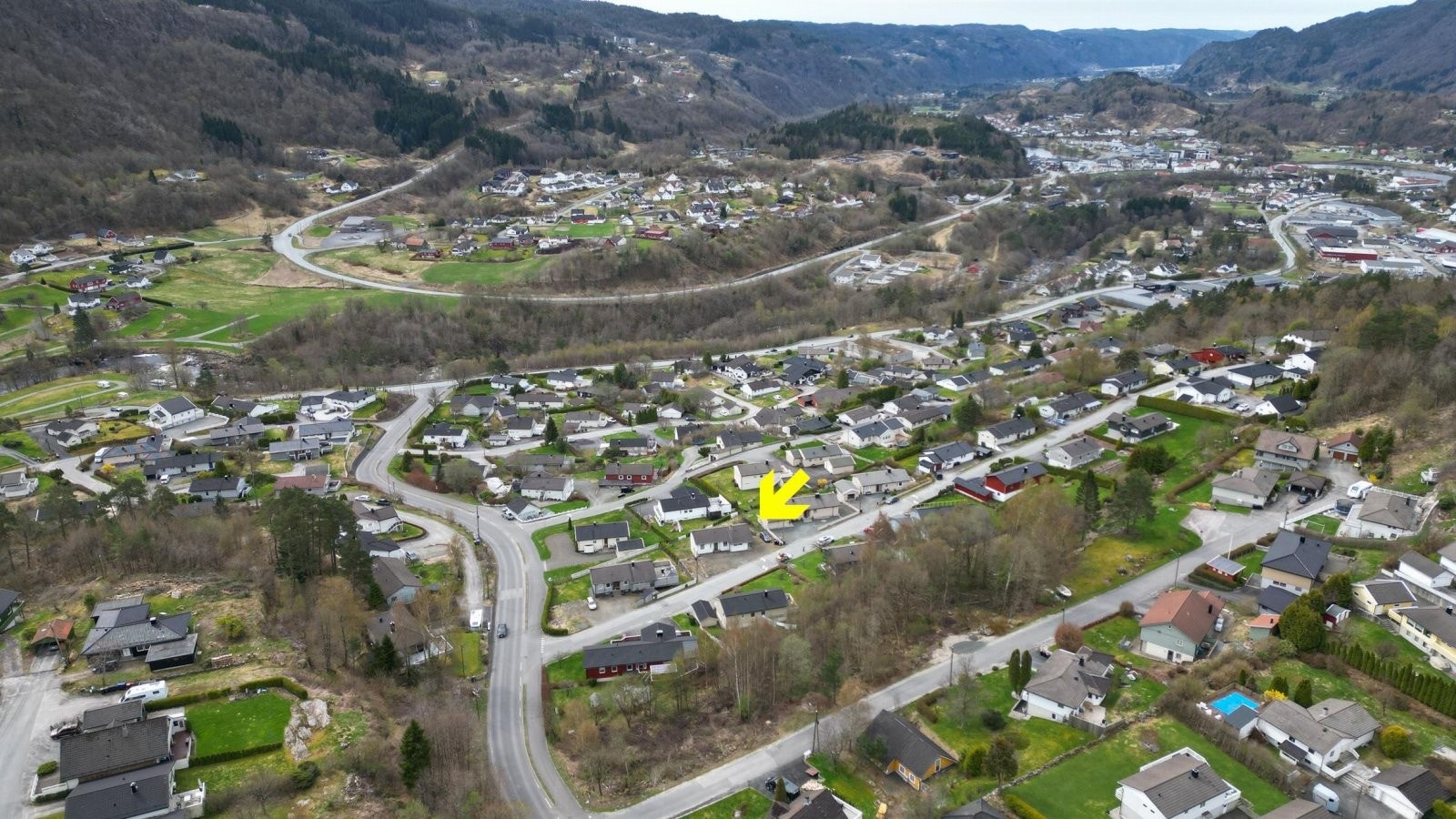 Oversikt boligfelt med nærområde mot Liknes sentrum Galleribilde