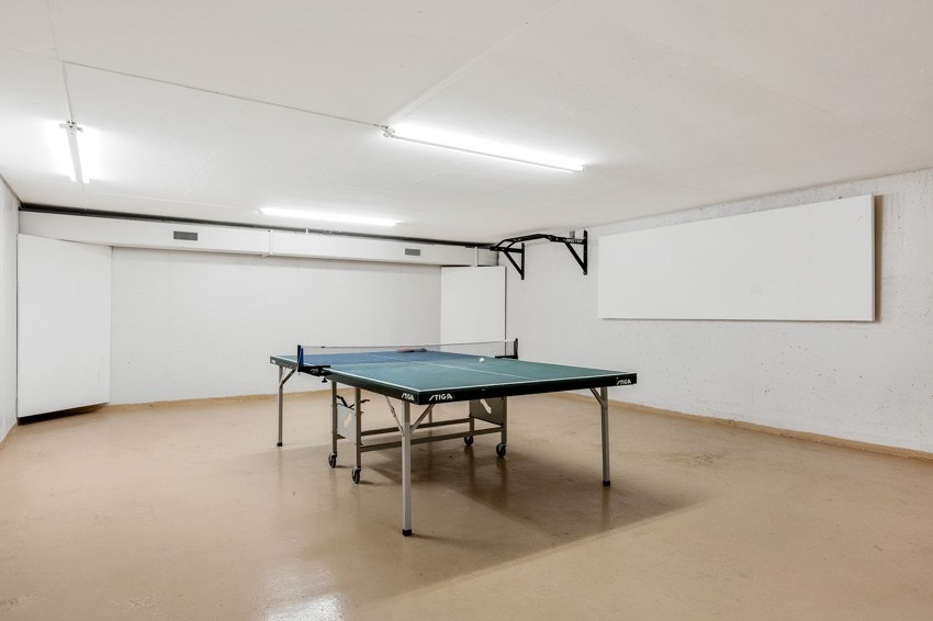 Borettslaget har også eget bordtenninsrom - til glede for både store og små! Galleribilde