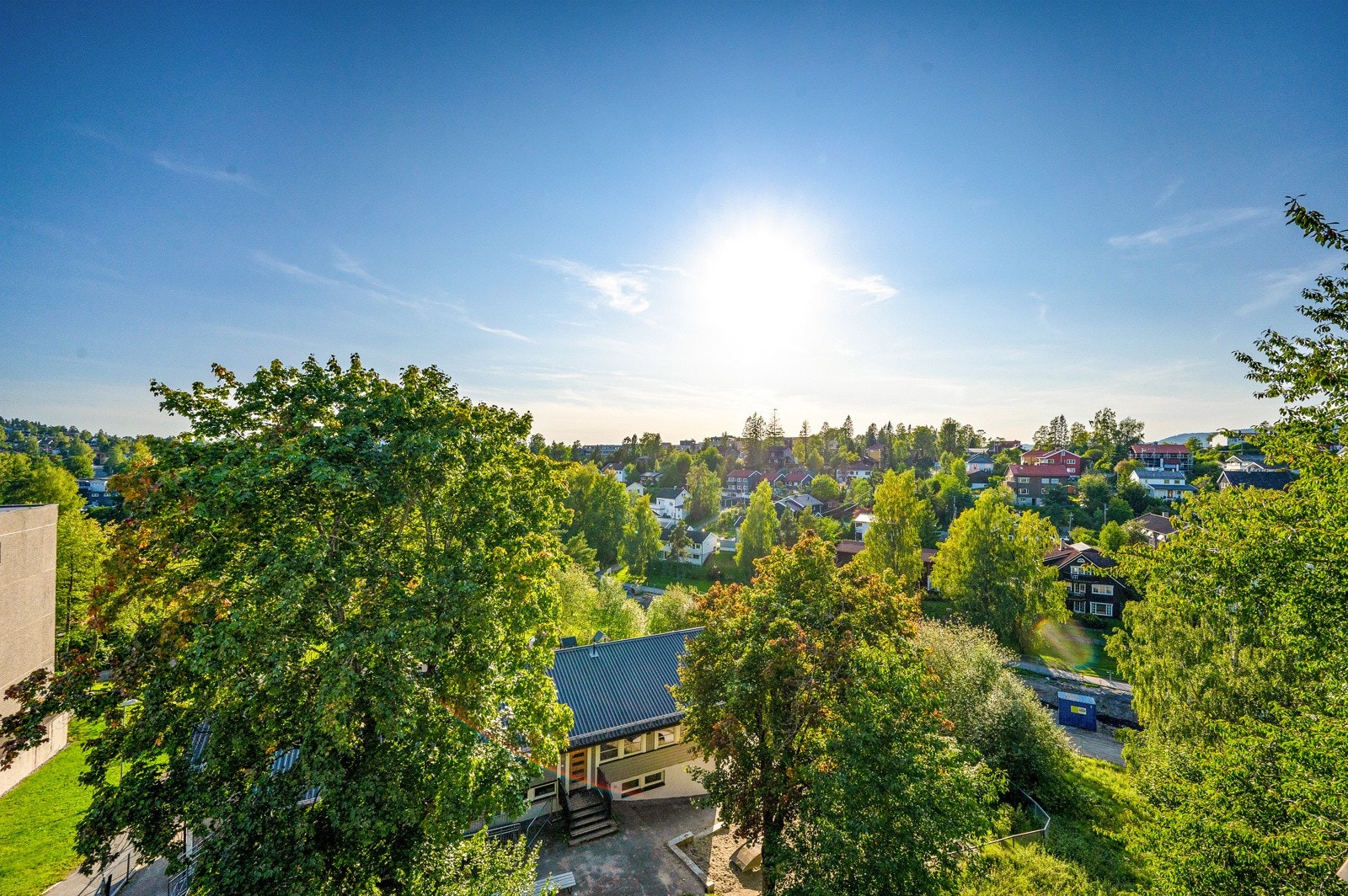 Her bor du luftig til med ingen innsyn og hyggelig utsikt over pene grøntområder. Galleribilde