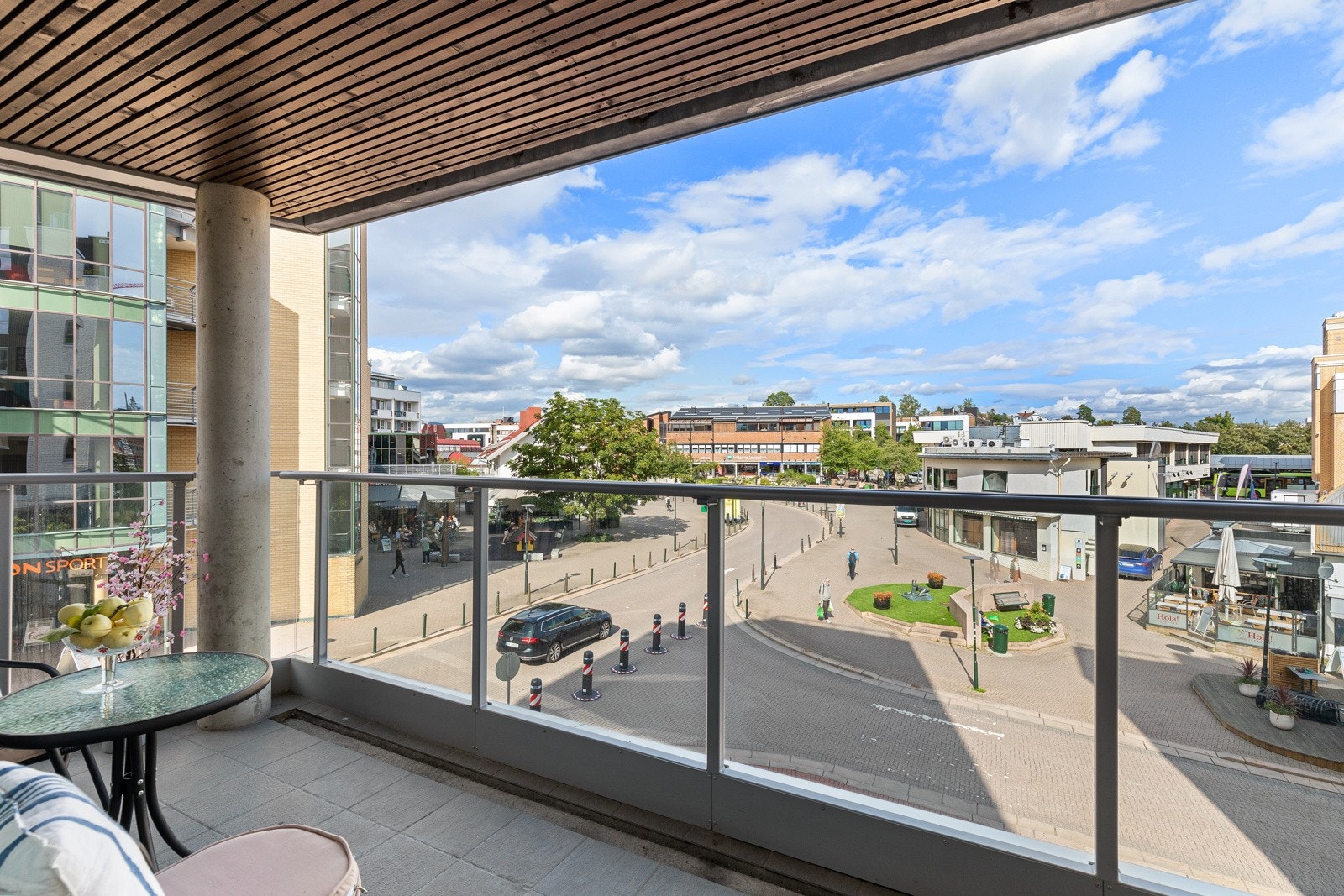 Leiligheten ligger midt i hjertet av Bekkestua hvor du finner alt du trenger Galleribilde