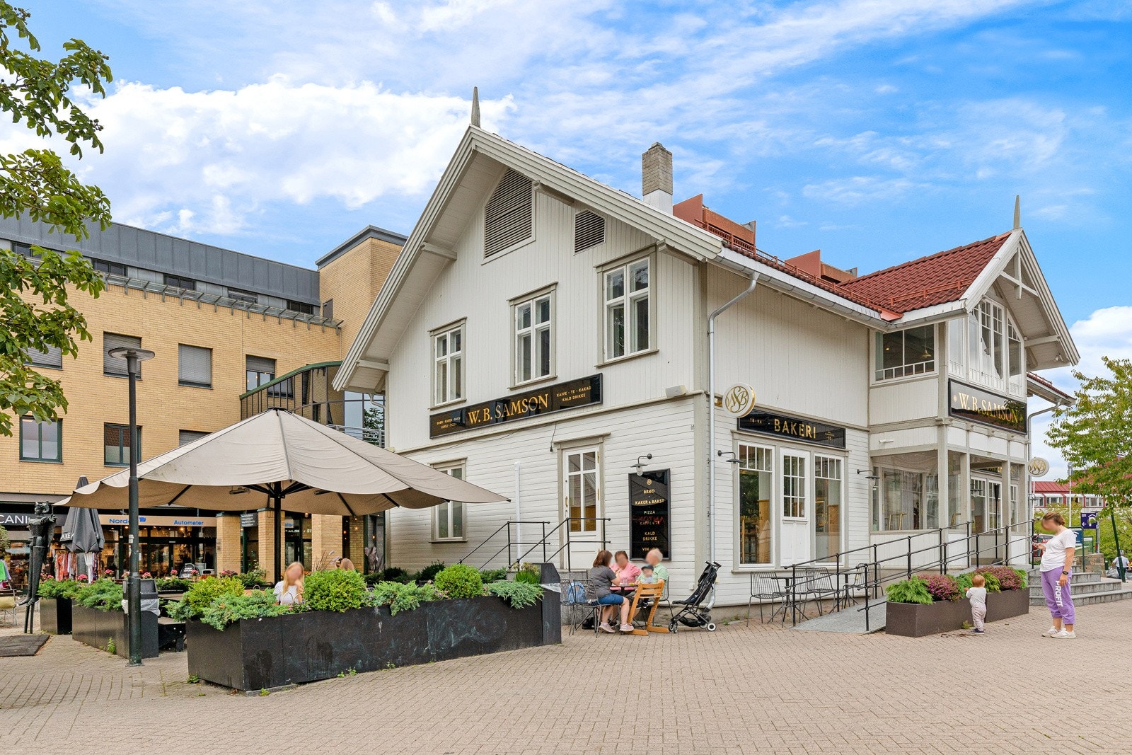 Bekkestua har flere hyggelige kaféer og restauranter Galleribilde
