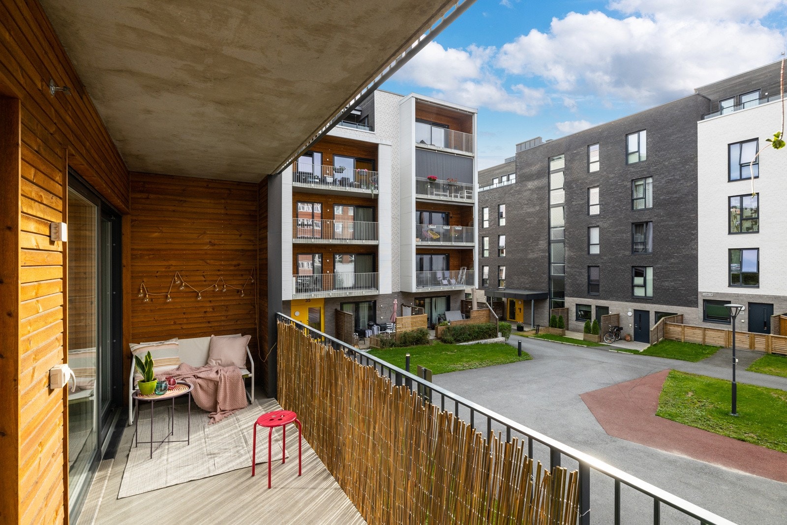 Solen har du fra ca. klokken 11/12 og frem til klokken 15/16 på sommerhalvåret. Galleribilde