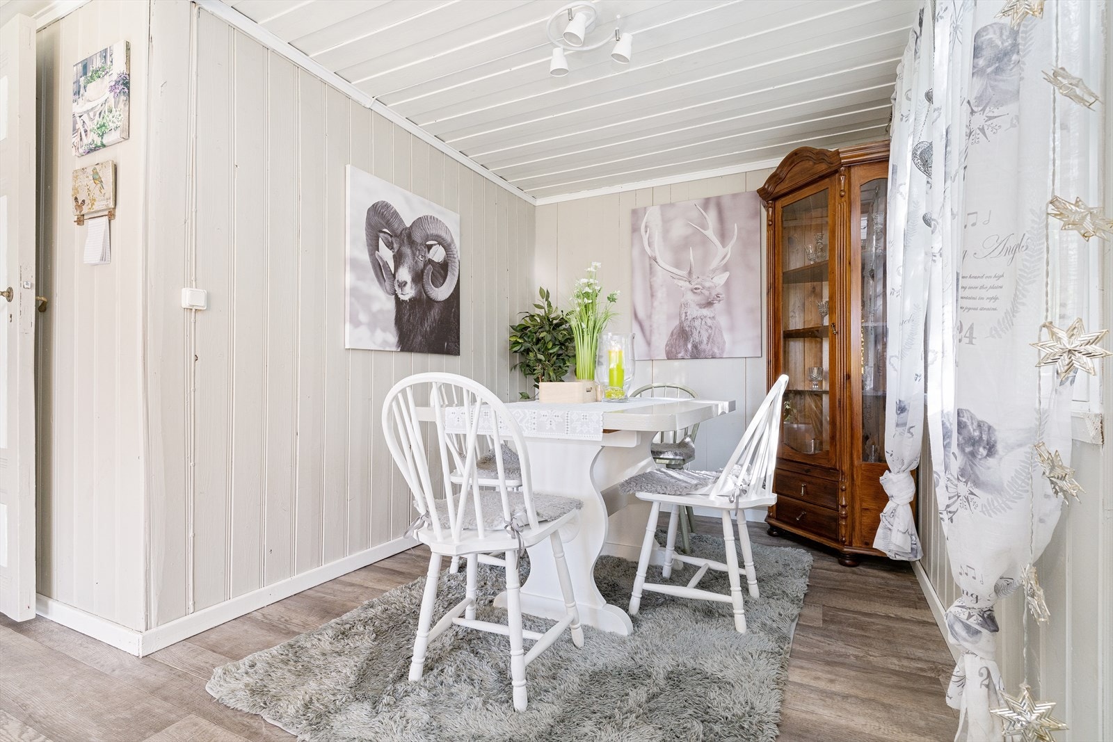Koselig krok med plass til spisegruppe. Galleribilde