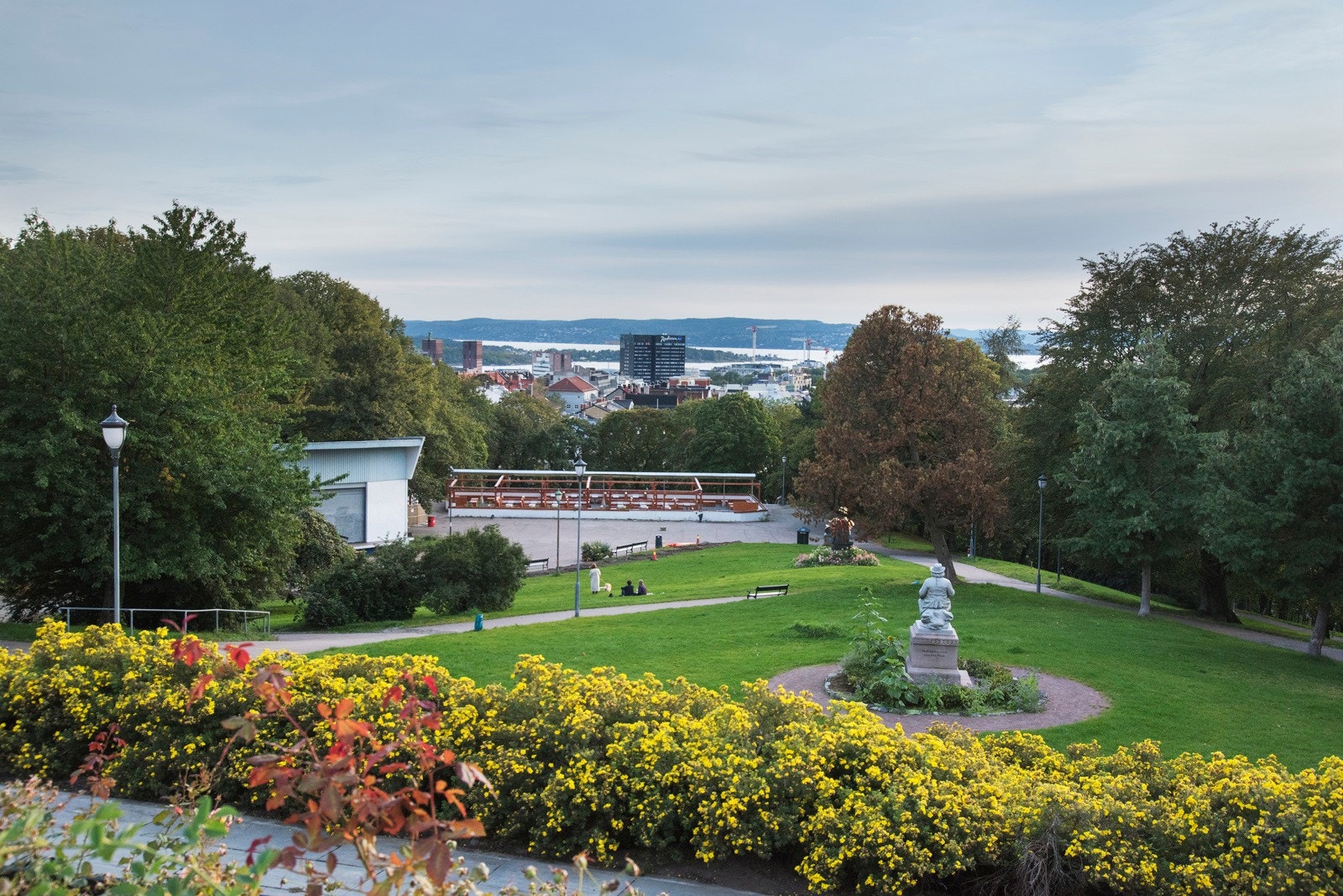 Det er en rekke idylliske parker i nærområdet, som bl.a. Stensparken, St.Hanshaugen og Idioten med flotte rekreasjonsmuligheter Galleribilde