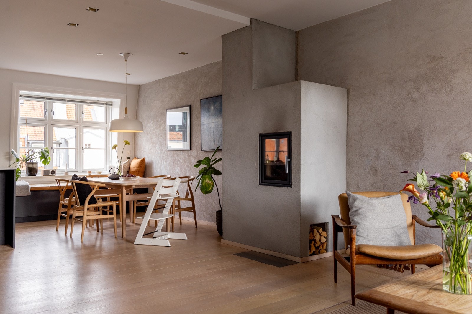 Dette er en lys og innbydende leilighet med sentral beliggenhet i et idyllisk og barnevennlig, men sentralt boligområde Galleribilde
