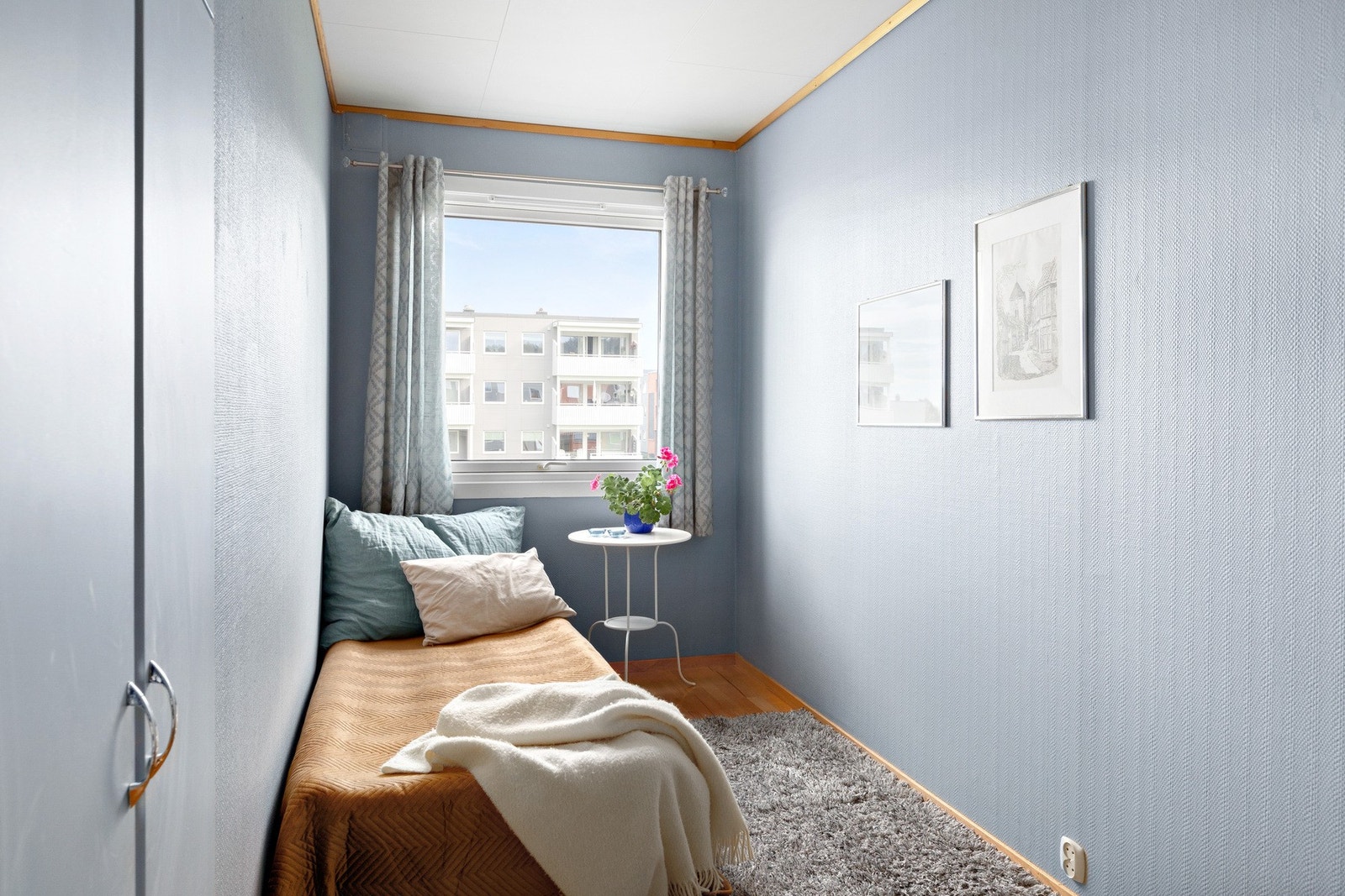 Soverom 2 er 8 kvm, og har integrert garderobe. Galleribilde