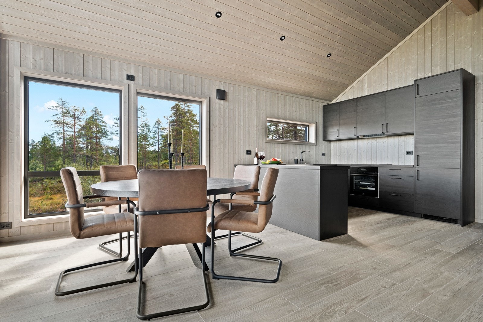 Spiseplass med utsikt over naturen Galleribilde