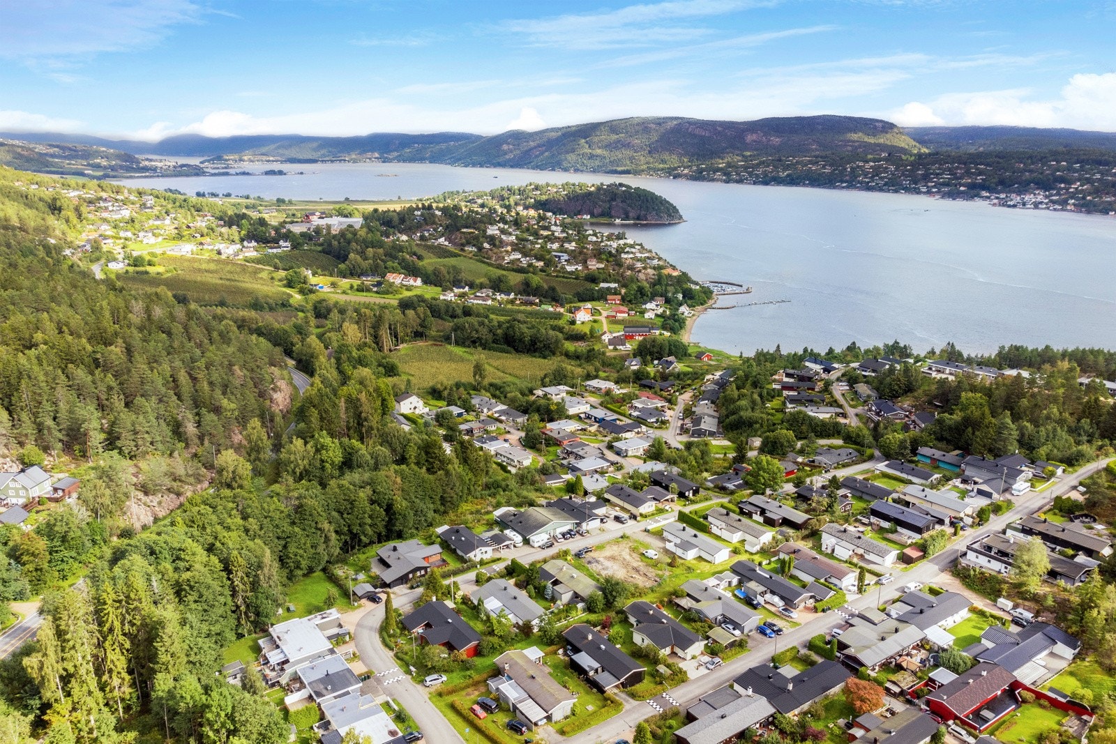 Berger har et rikt kulturliv og liten spasertur tar deg til Fossekleiva kultursenter, Smia kro og galleri, "BergerBrukt" - Antikk, retro og vintage butikk, aktiviteter for barn, pub med quizkvelder og andre aktiviteter sommer som vinter Galleribilde