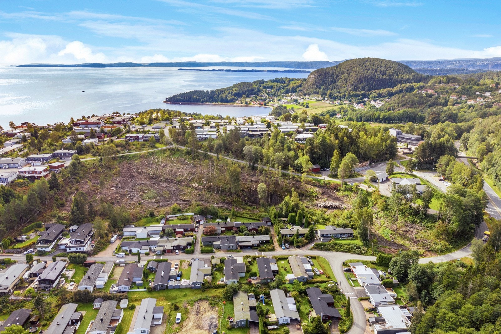 Med båt tar man seg raskt over til idylliske Hurumhalvøya, Holmsbu og Rødtangen. Berger har mange fine turområder både sommer og vinterstid, med blant annet den vakre kyststien som strekker seg over 13,5 km Galleribilde