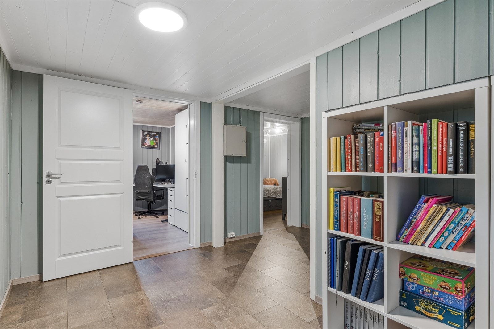 Gang i kjelleretasjen. Galleribilde