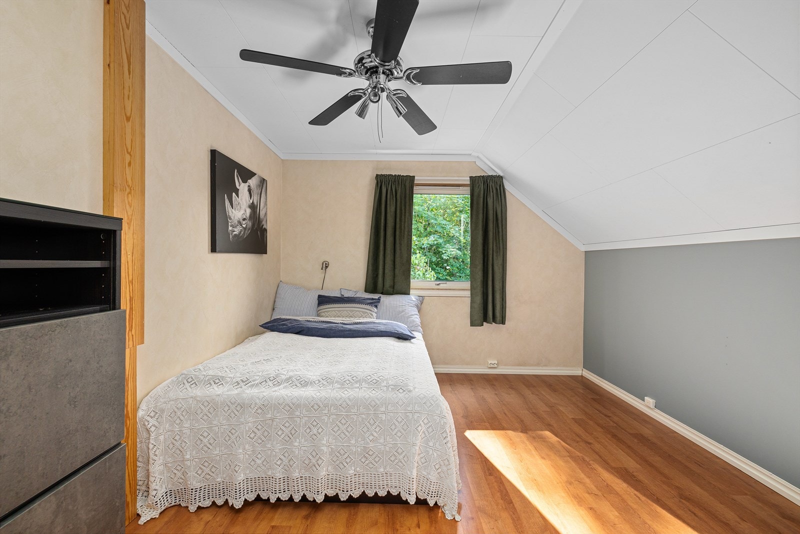 2.etasje er innredet med to romslige soverom. Galleribilde