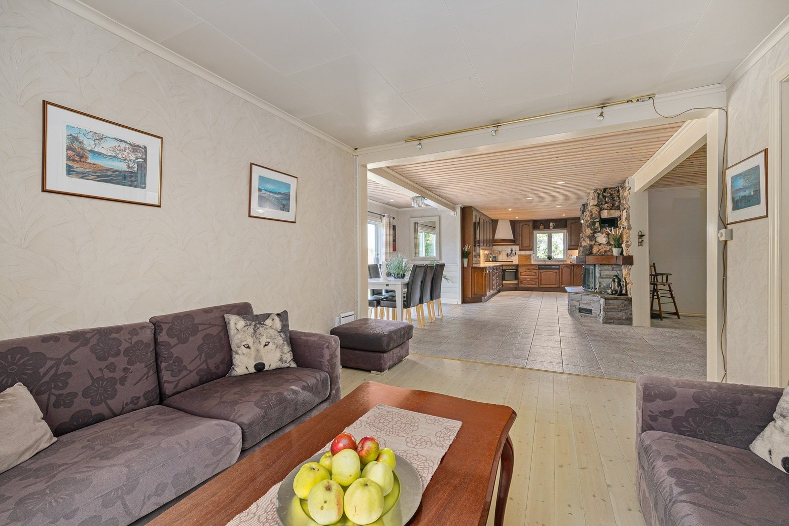 Stuen er delt inn i flere soner. Galleribilde