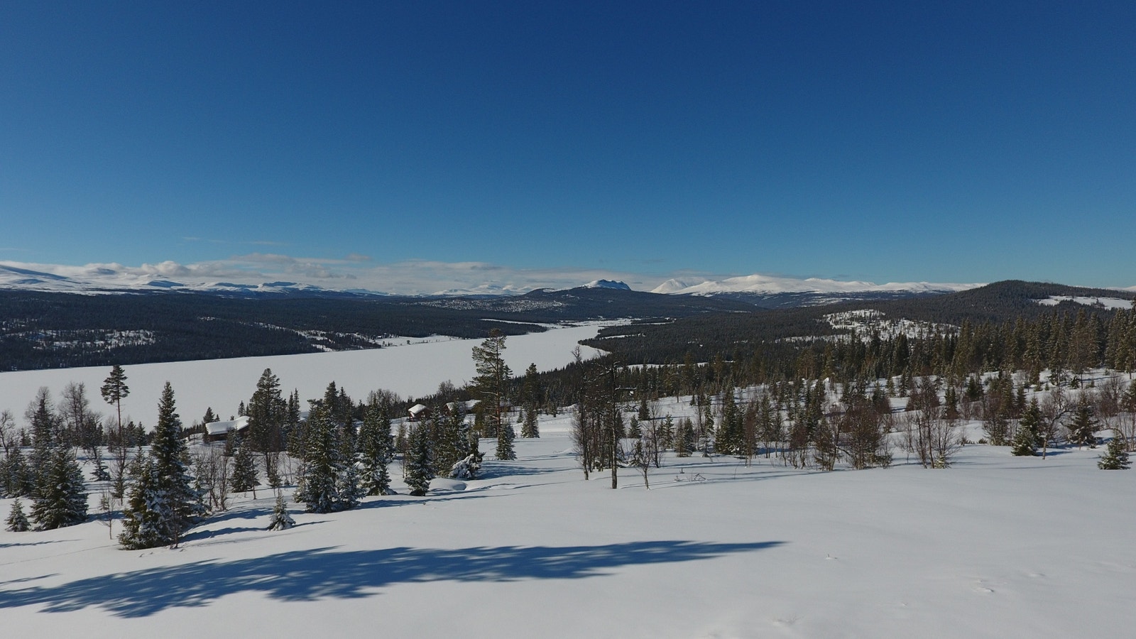 Fantastisk utsikt fra Toppagrenda hyttefelt mot Gålåvatnet og Jotunheimen Galleribilde
