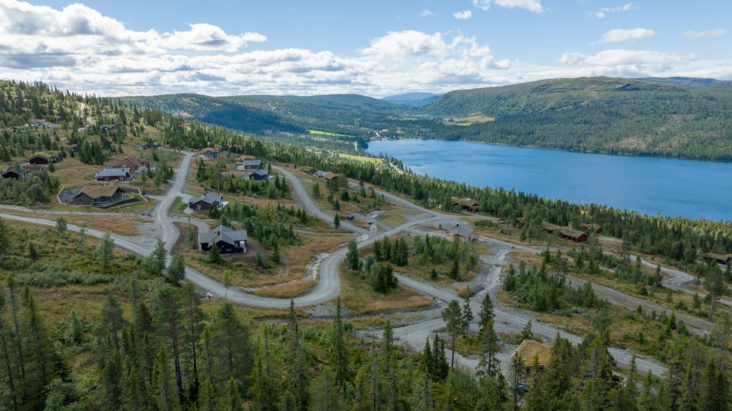 Flott utsikt mot Gålåvatnet og Valsfjell Galleribilde