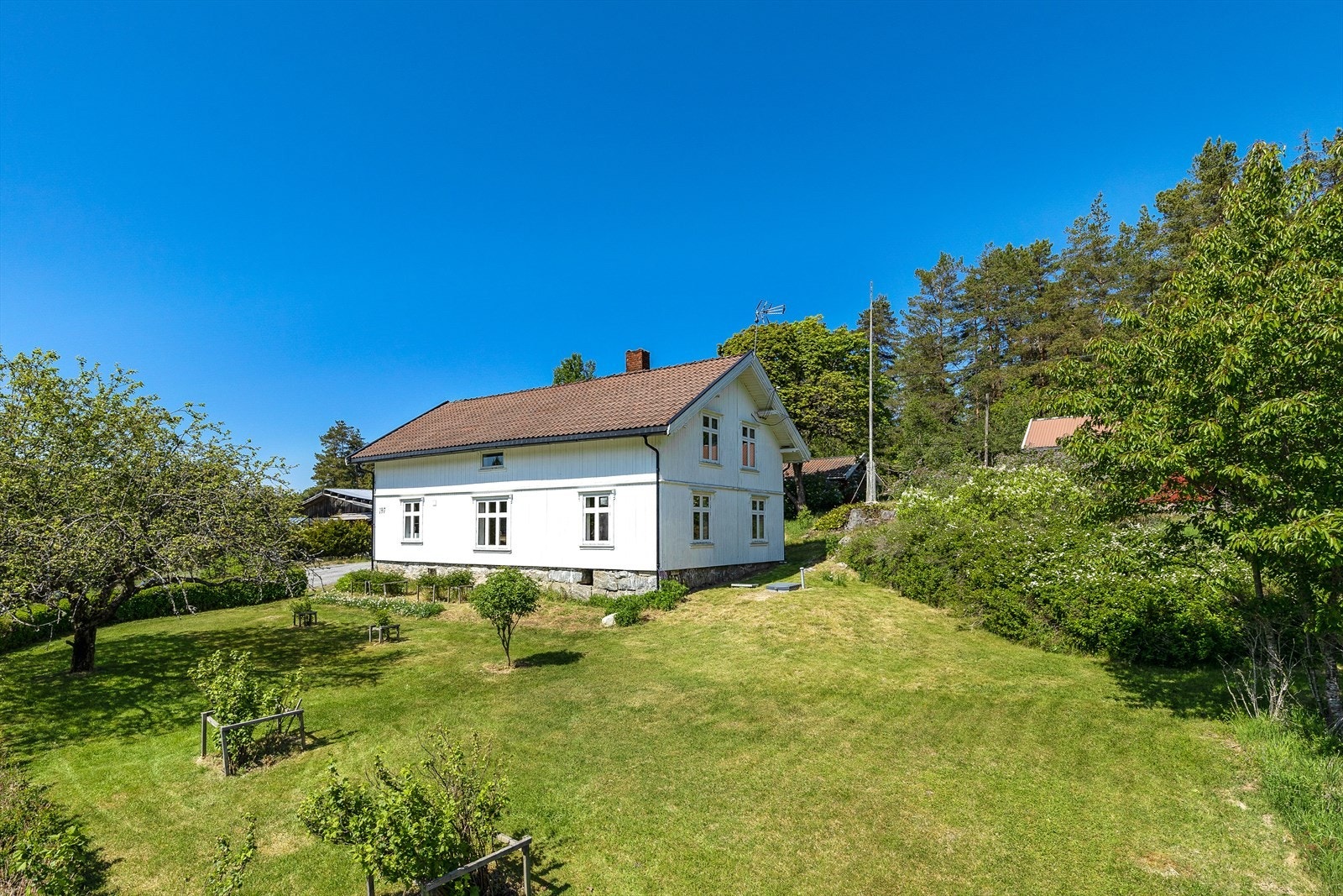 Ernest Haugnes v/EiendomsMegler 1 har gleden av å presentere Linnebråteveien 197 Galleribilde