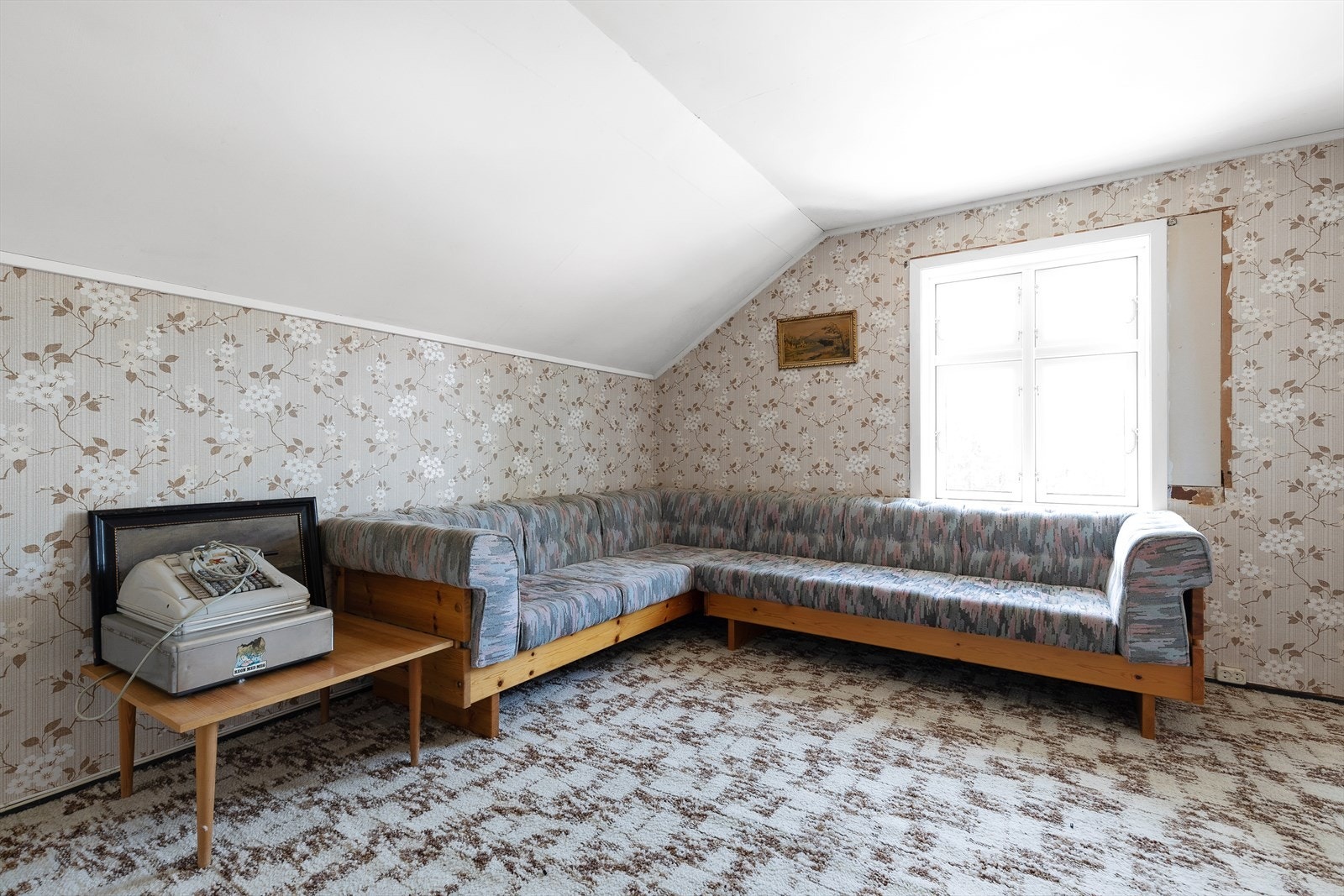 2.etasje har 4 store soverom. Alle har god plass til større seng, nattbord og garderobe. Soverom 1. Galleribilde
